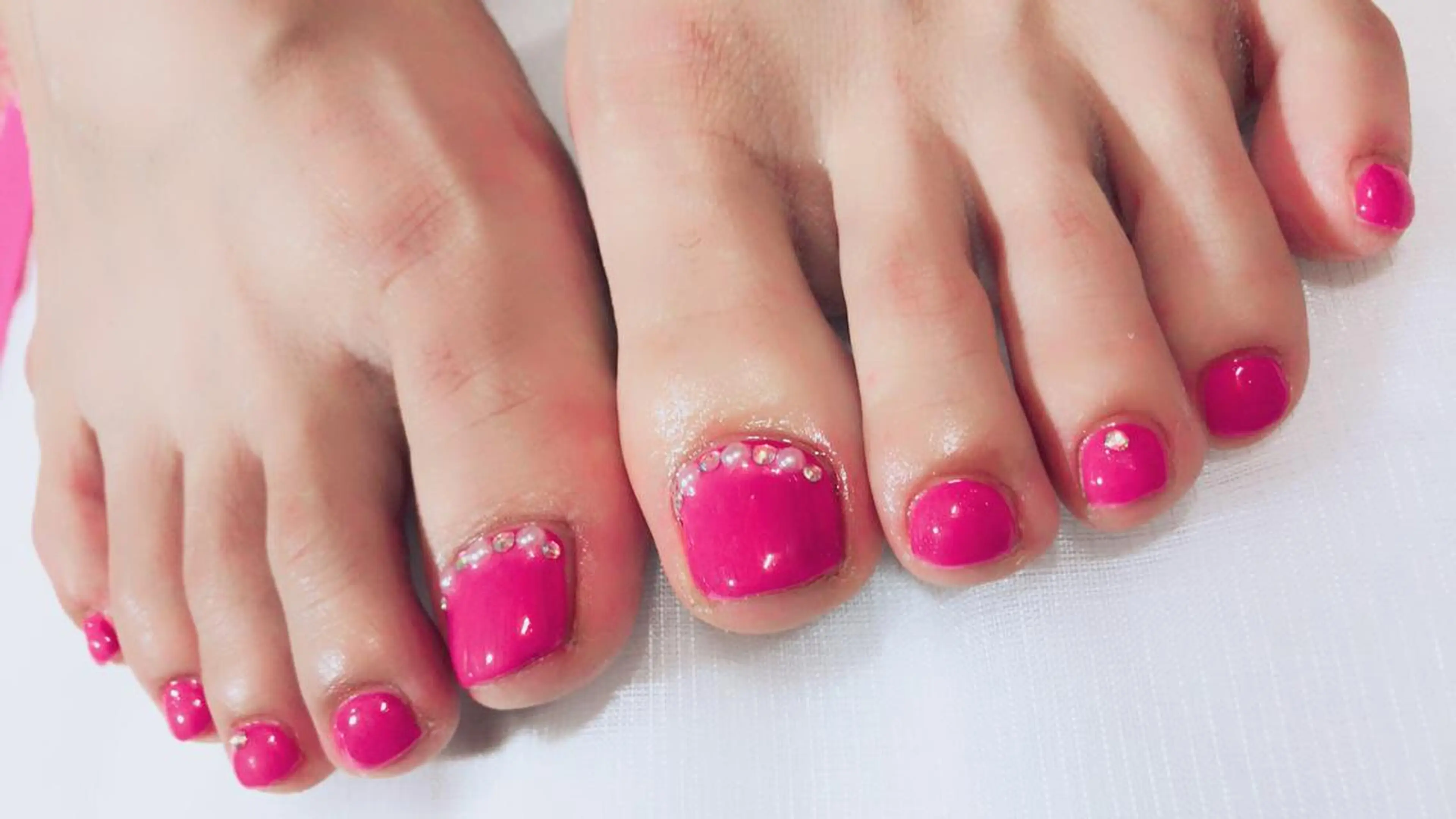 ネイル ストーンネイル フットネイル Nail &Beauty Salon ☆Kirari☆所属・ビューティサロン ☆Kirari☆のネイルデザイン
