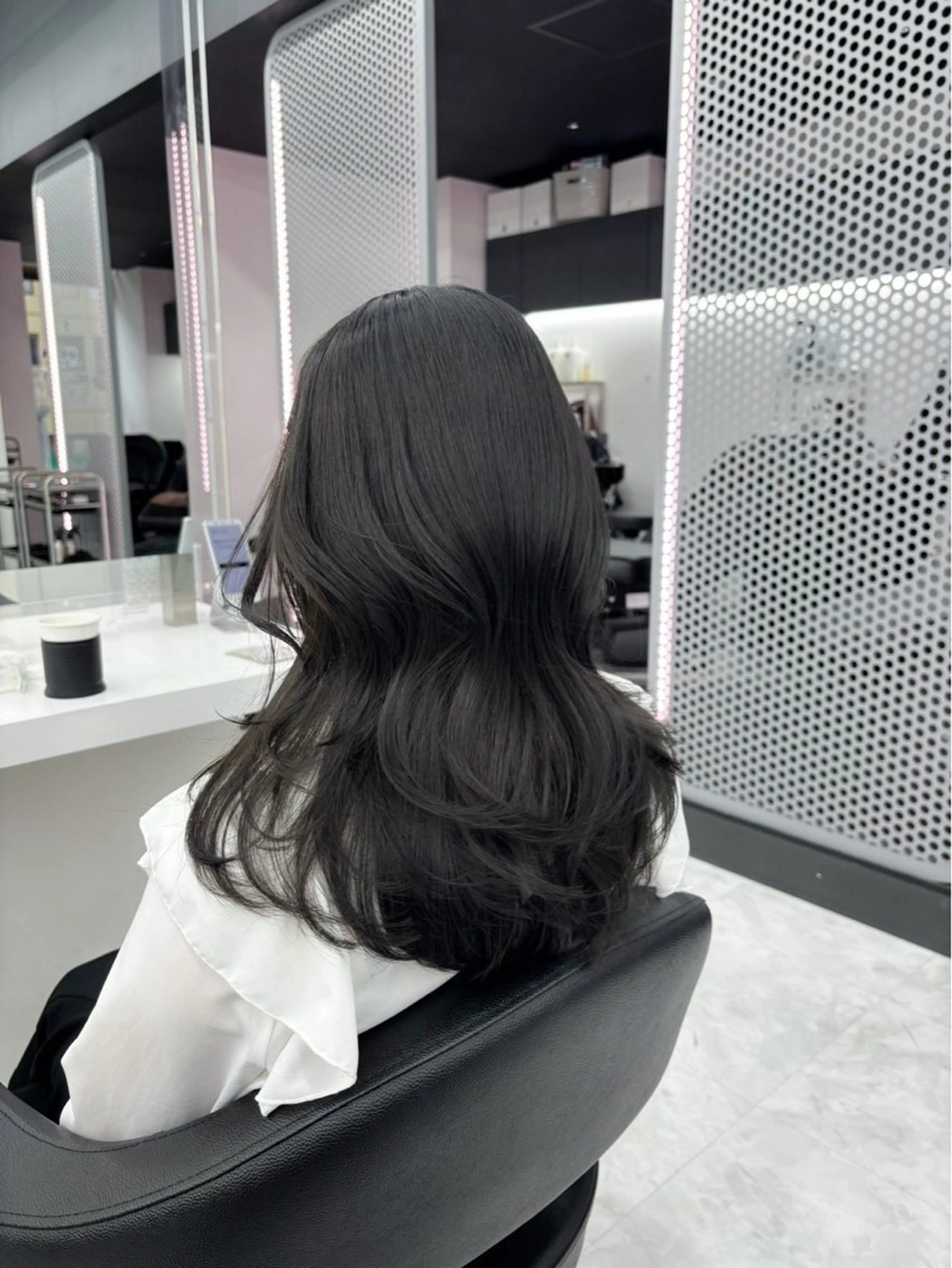 ロング カラー カット ヘアカラー トリートメント ヘッドスパ ヘアセット 韓国レイヤー ハッシュカットのヘアスタイル