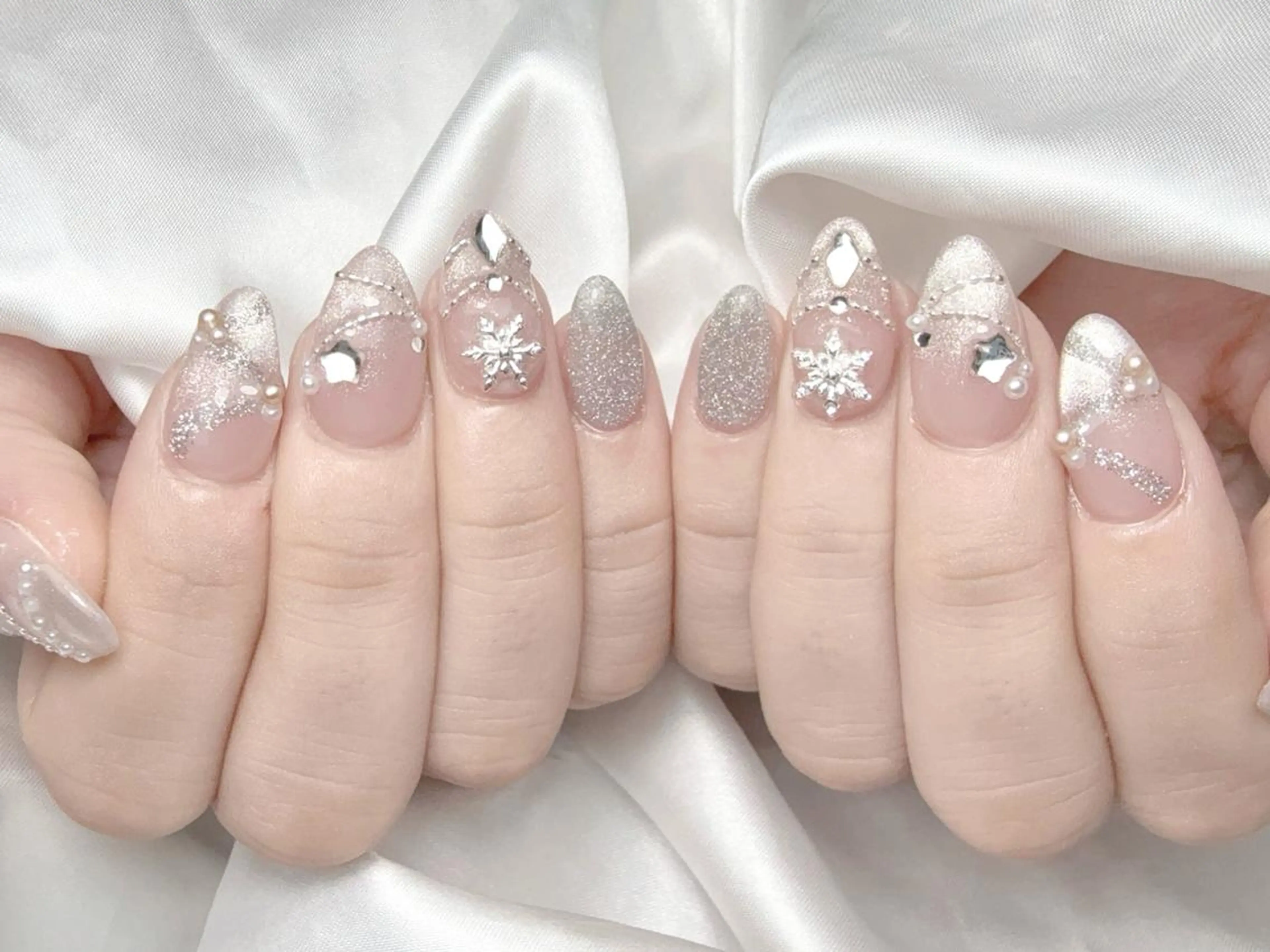 ネイル オーロラネイル チークネイル 長さ出し フラッシュネイル フレンチネイル ハンドネイル ハンドケア 💅Nail Boutiqueのネイルデザイン