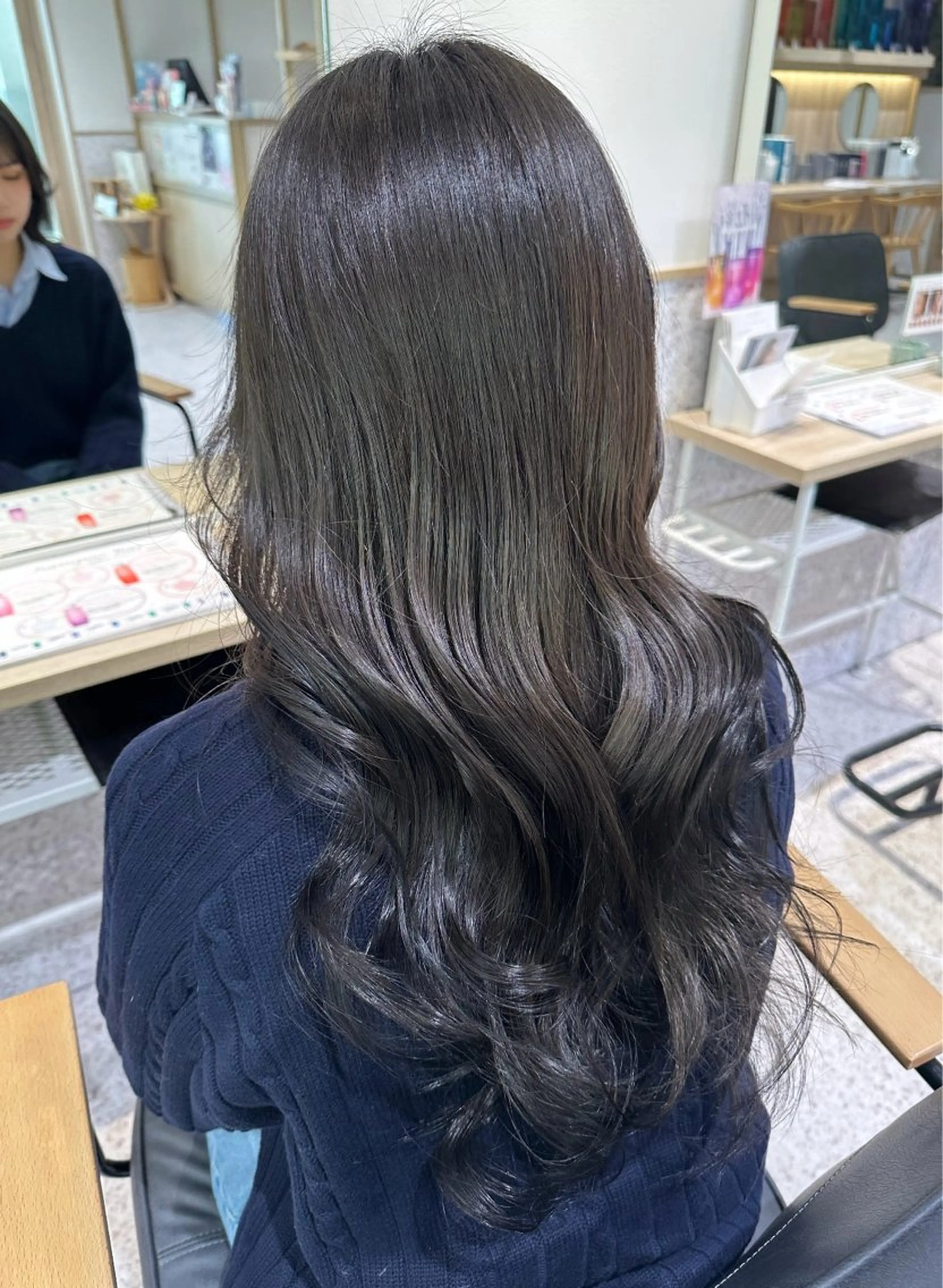 ロング 顔周りカット ハイライト 髪質改善 韓国風ヘア 縮毛矯正 ヘアカラー ハイトーン/艶カラー 🫧 ユイナのヘアスタイル