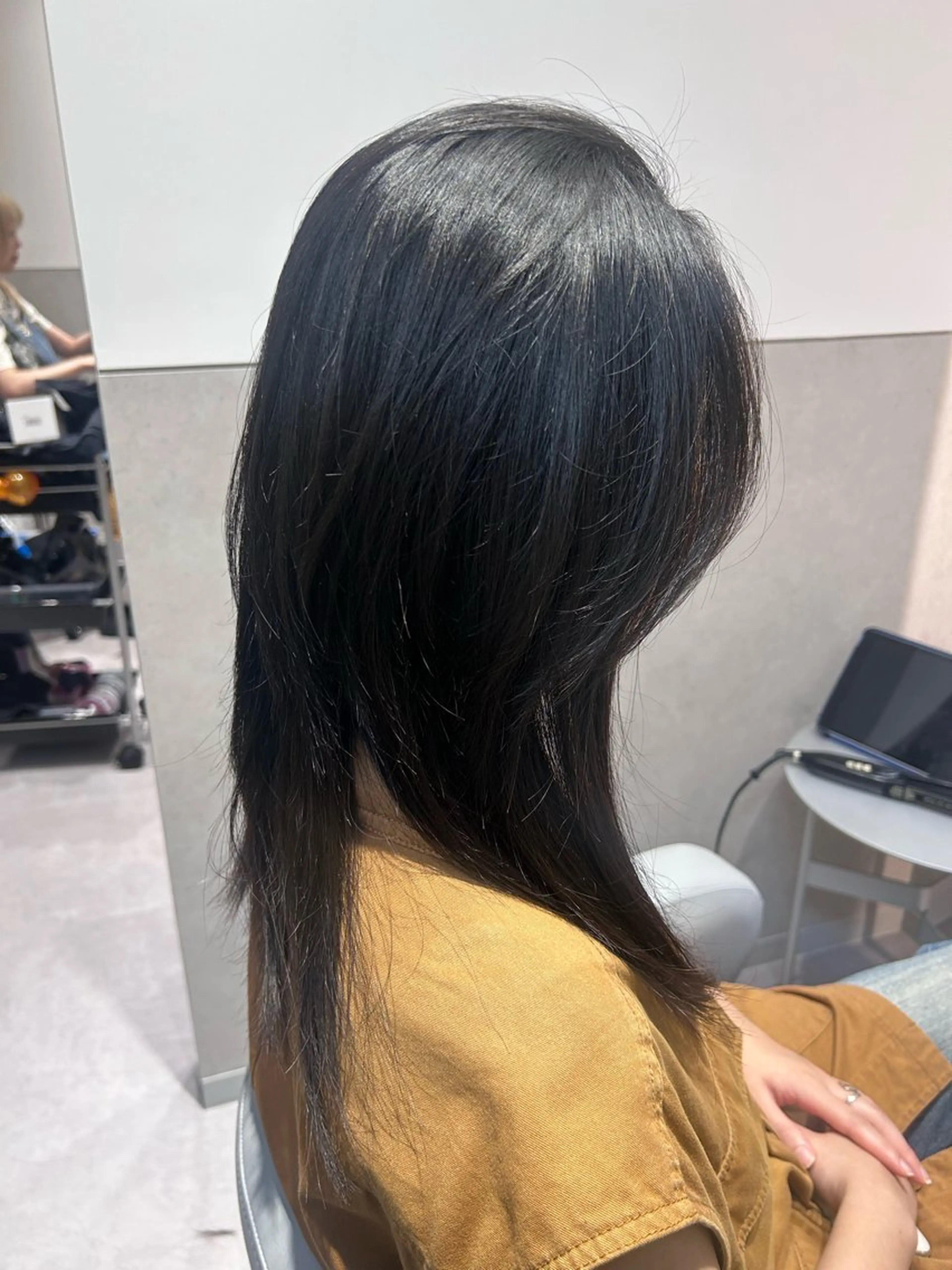 セミロング ハイレイヤー レイヤーカット カット トリートメント SALOWIN 新宿三丁目me+所属・レイヤー/ボブ/ 髪質改善/石井ハルカのヘアスタイル