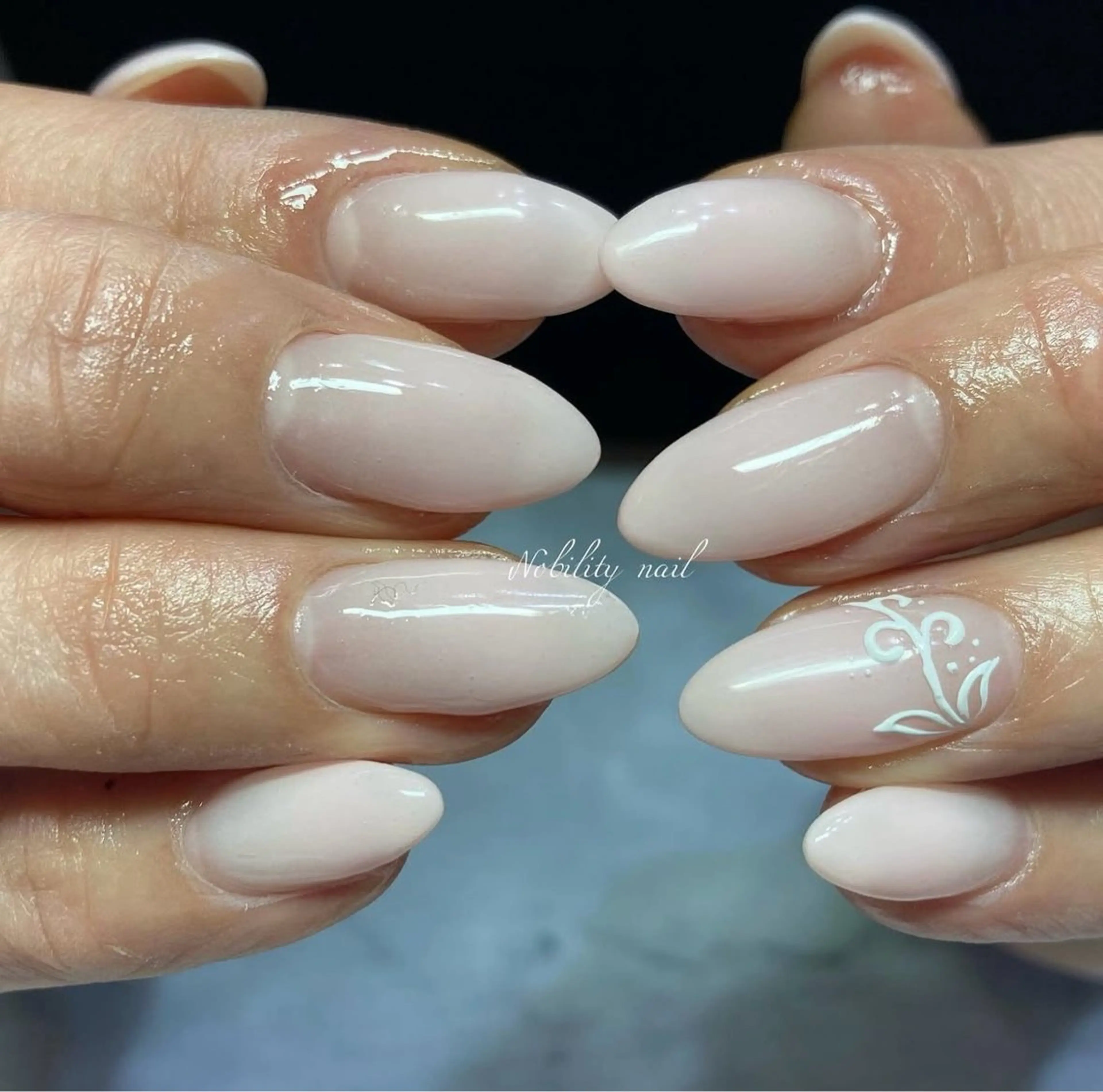 ネイル ジェルネイル グラデーション ネイルサロンNobilityNail所属・風口 麻由子のネイルデザイン