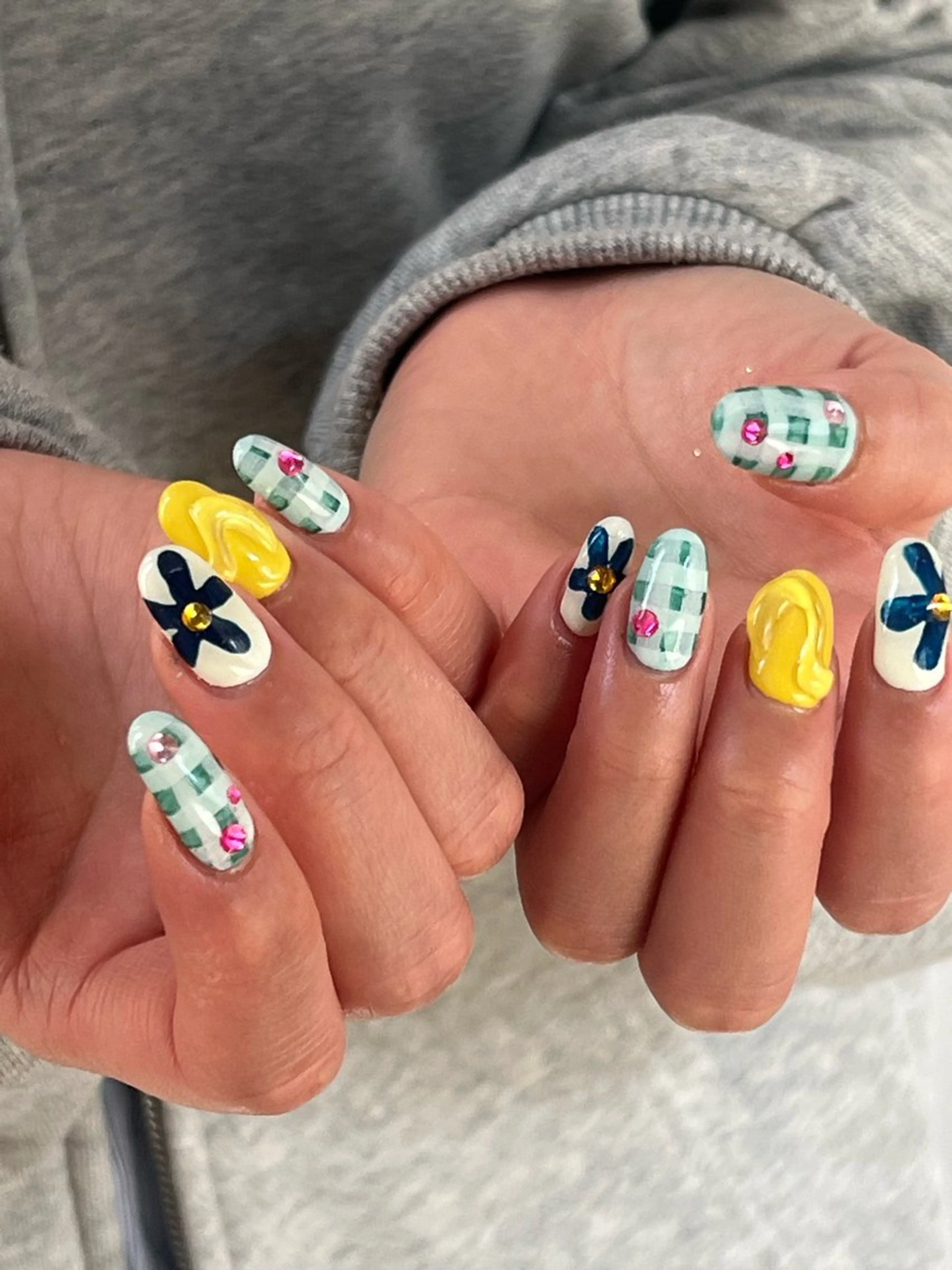 ネイル ハンドネイル Hata nail 🎀個性派ニュアンスのネイルデザイン