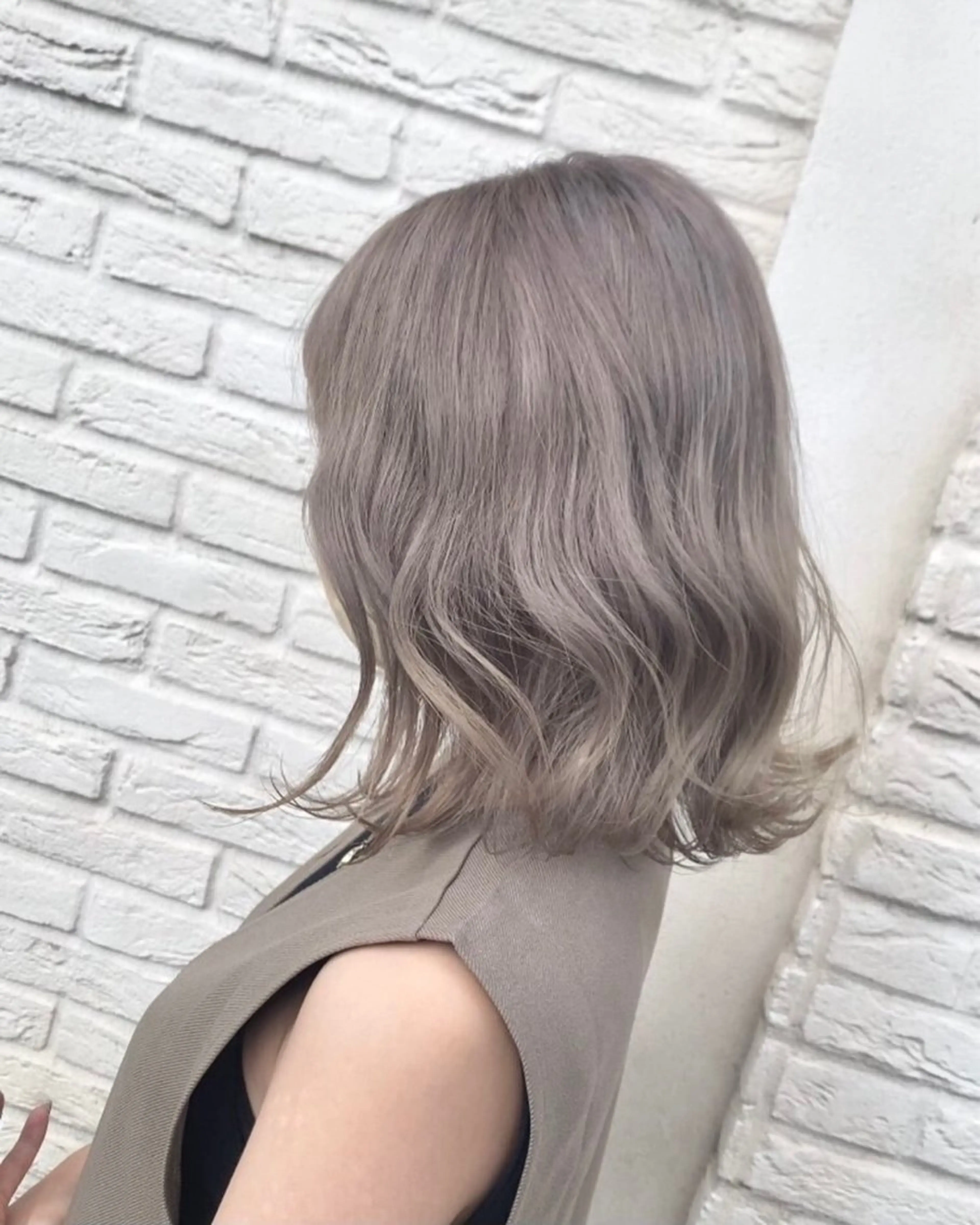 ミディアム カラー Lee高槻所属・青野 葵のヘアスタイル