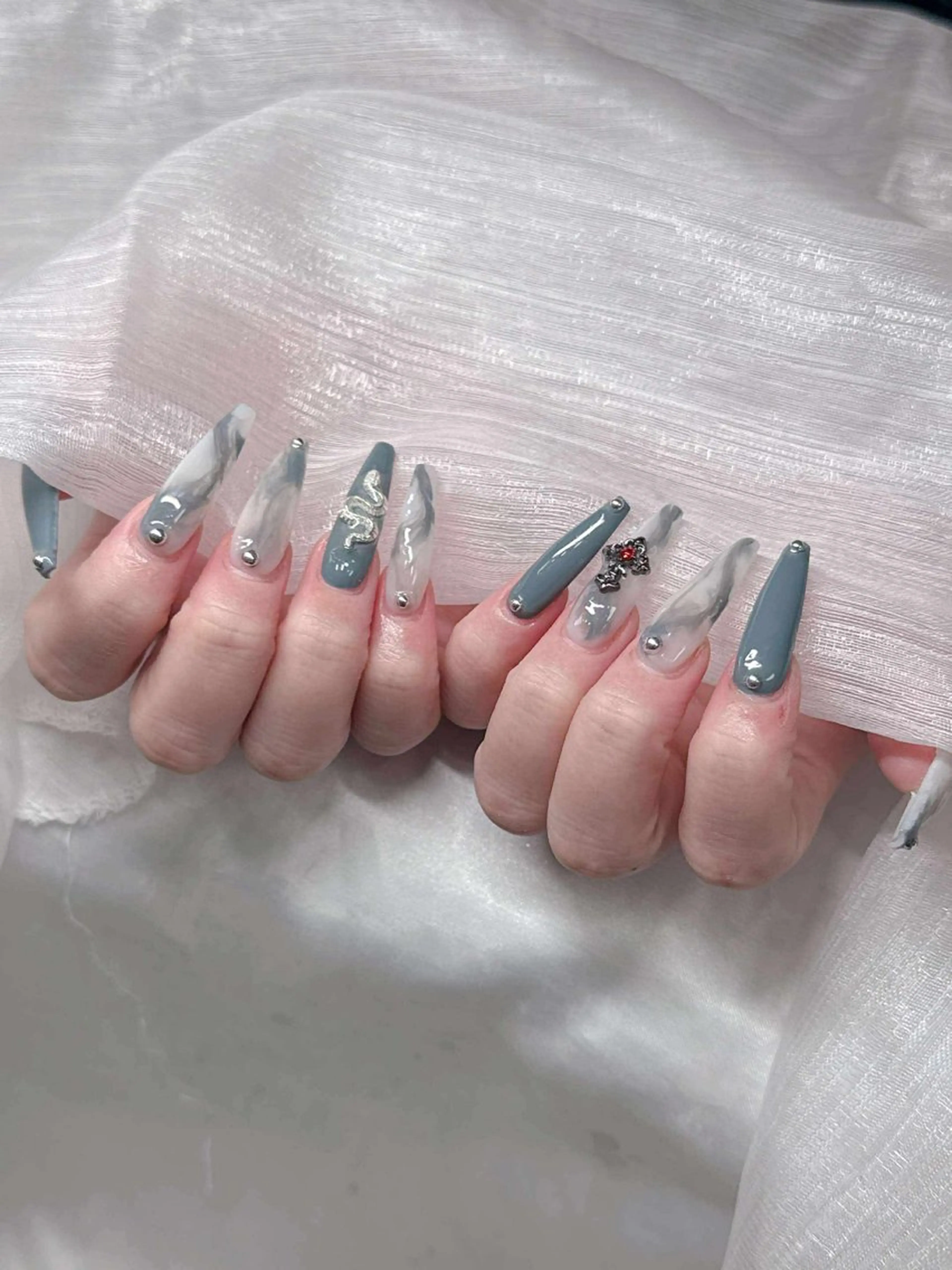 ネイル 長さ出し グラデーション 卒業式 キラキラネイル マグネットネイル ハンドネイル Lee Nailsのネイルデザイン