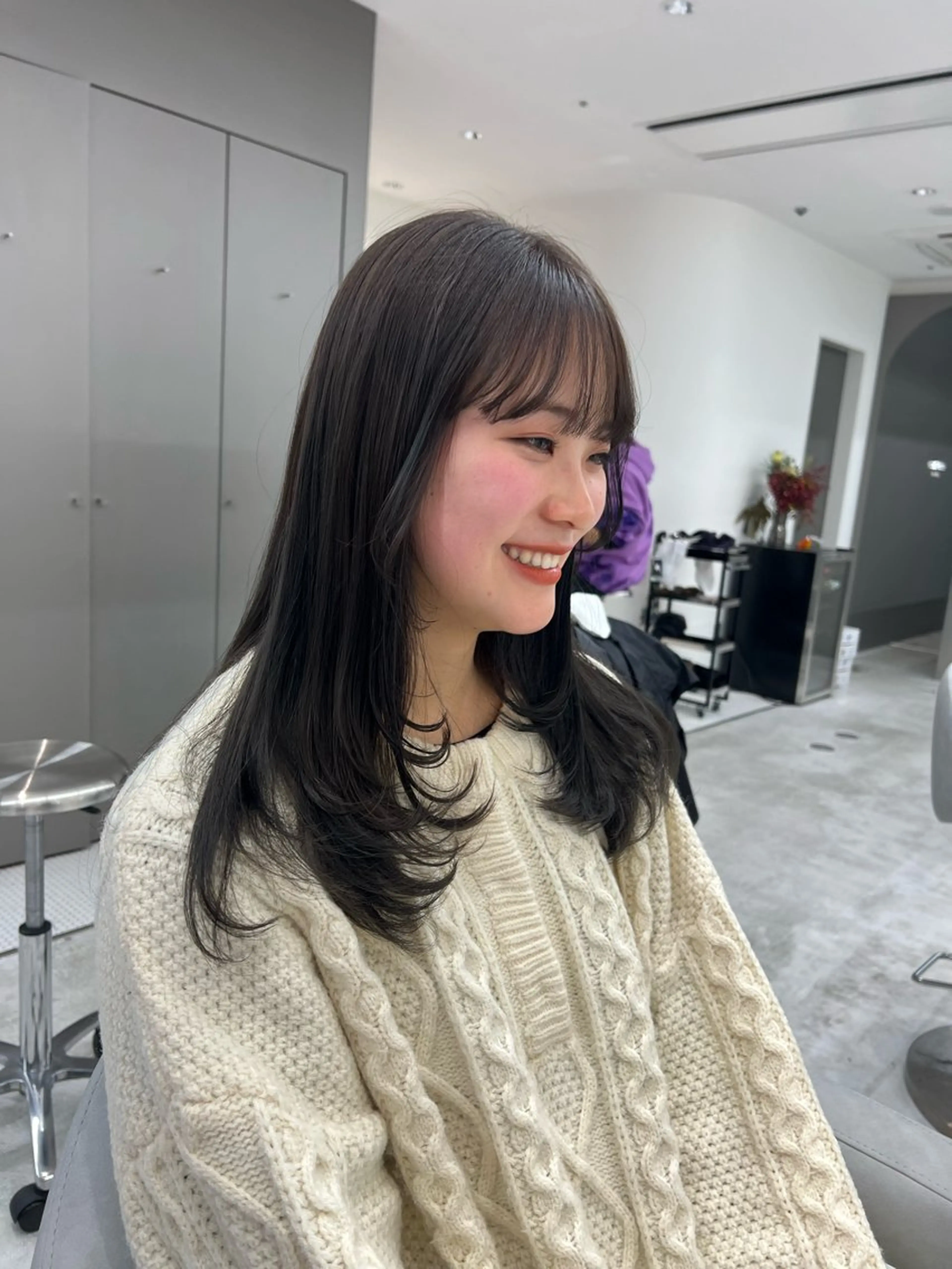 セミロング レイヤーカット Krass Kobe所属・鈴木 ルナのヘアスタイル