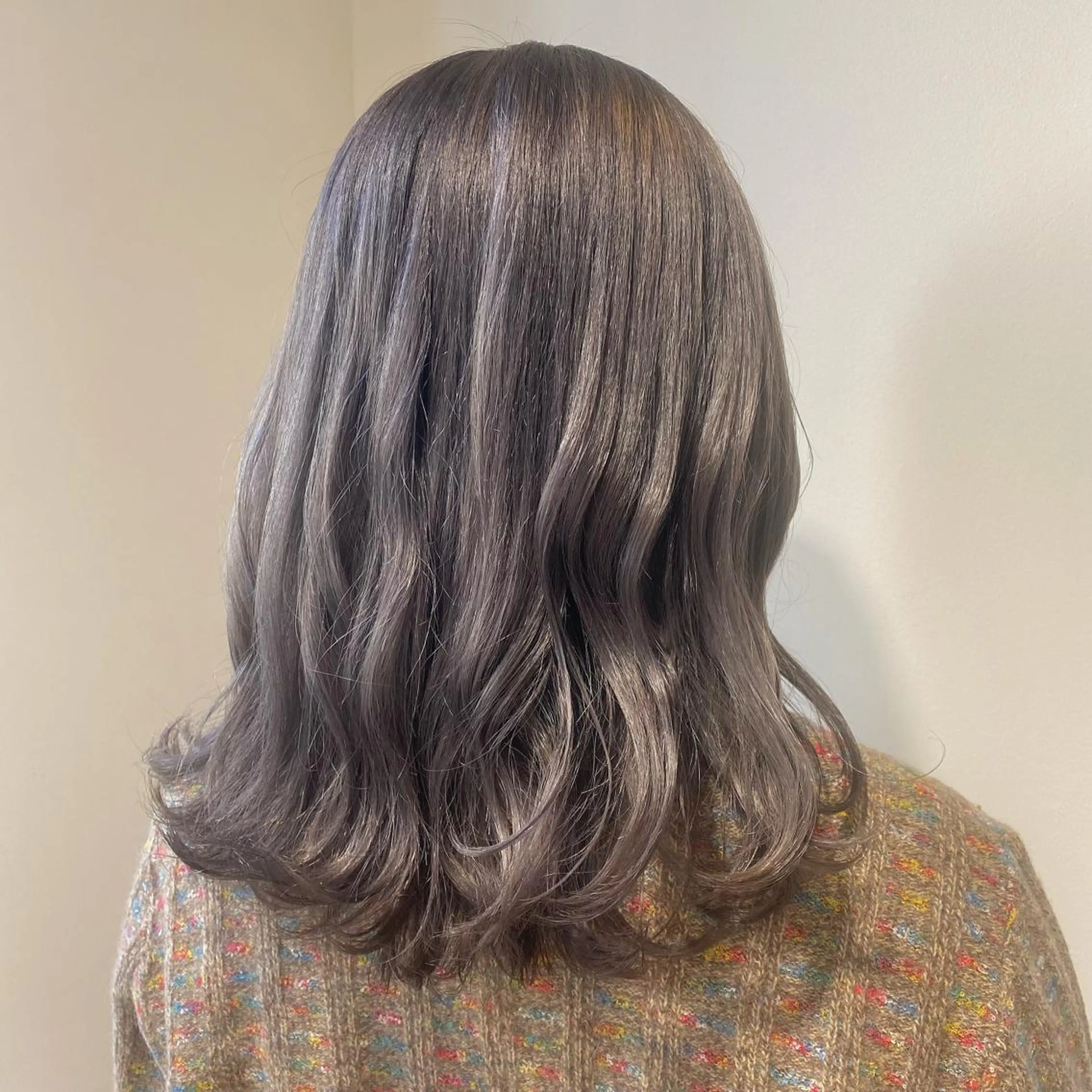 ミディアム カラー ブリーチ 透明感カラー 関口 桃花🌷 暖色カラーのヘアスタイル