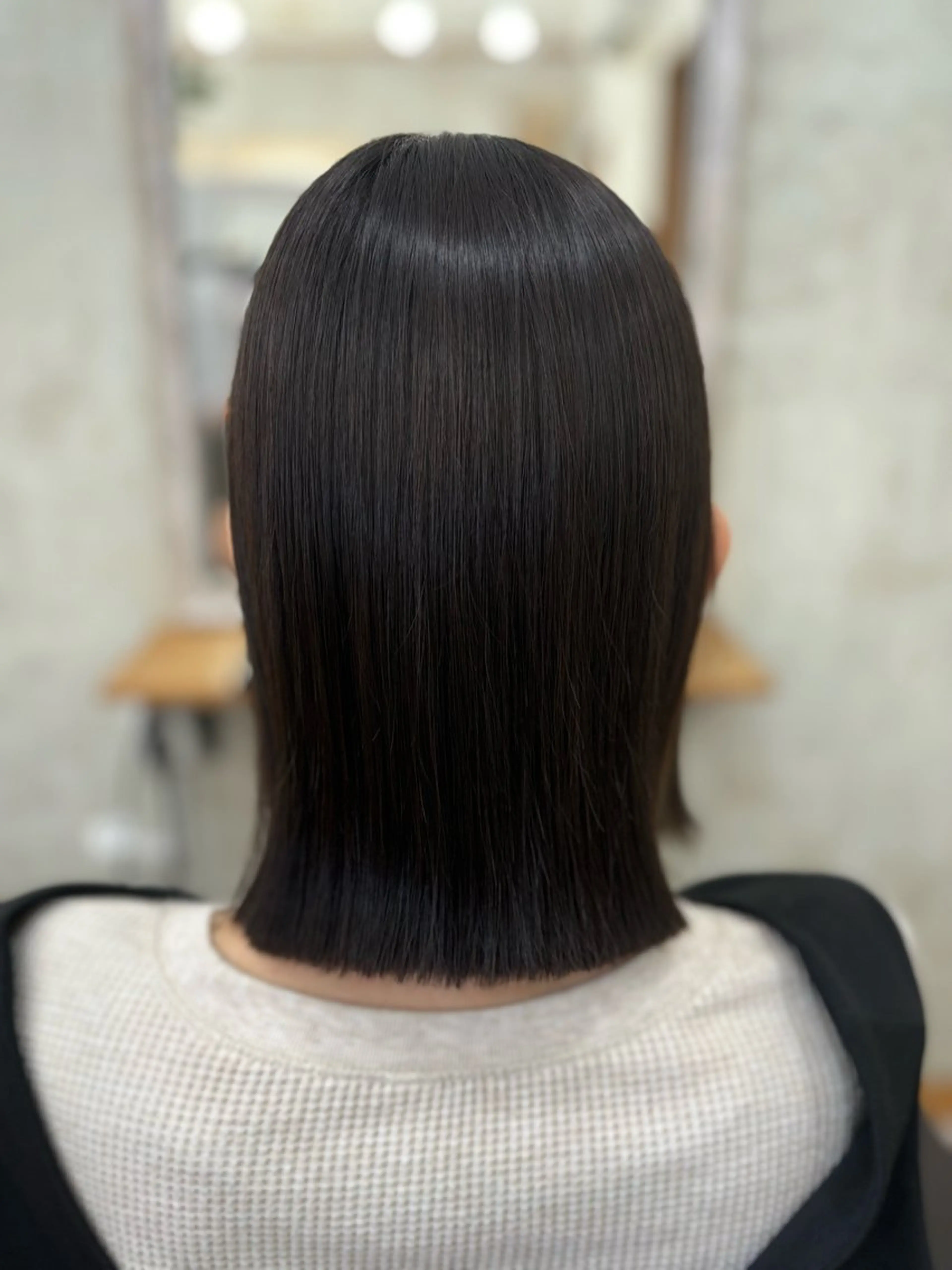 ミディアム 切りっぱなしボブ ボブ カット 縮毛矯正 トリートメント iru【イル】所属・Misaki ミサキのヘアスタイル