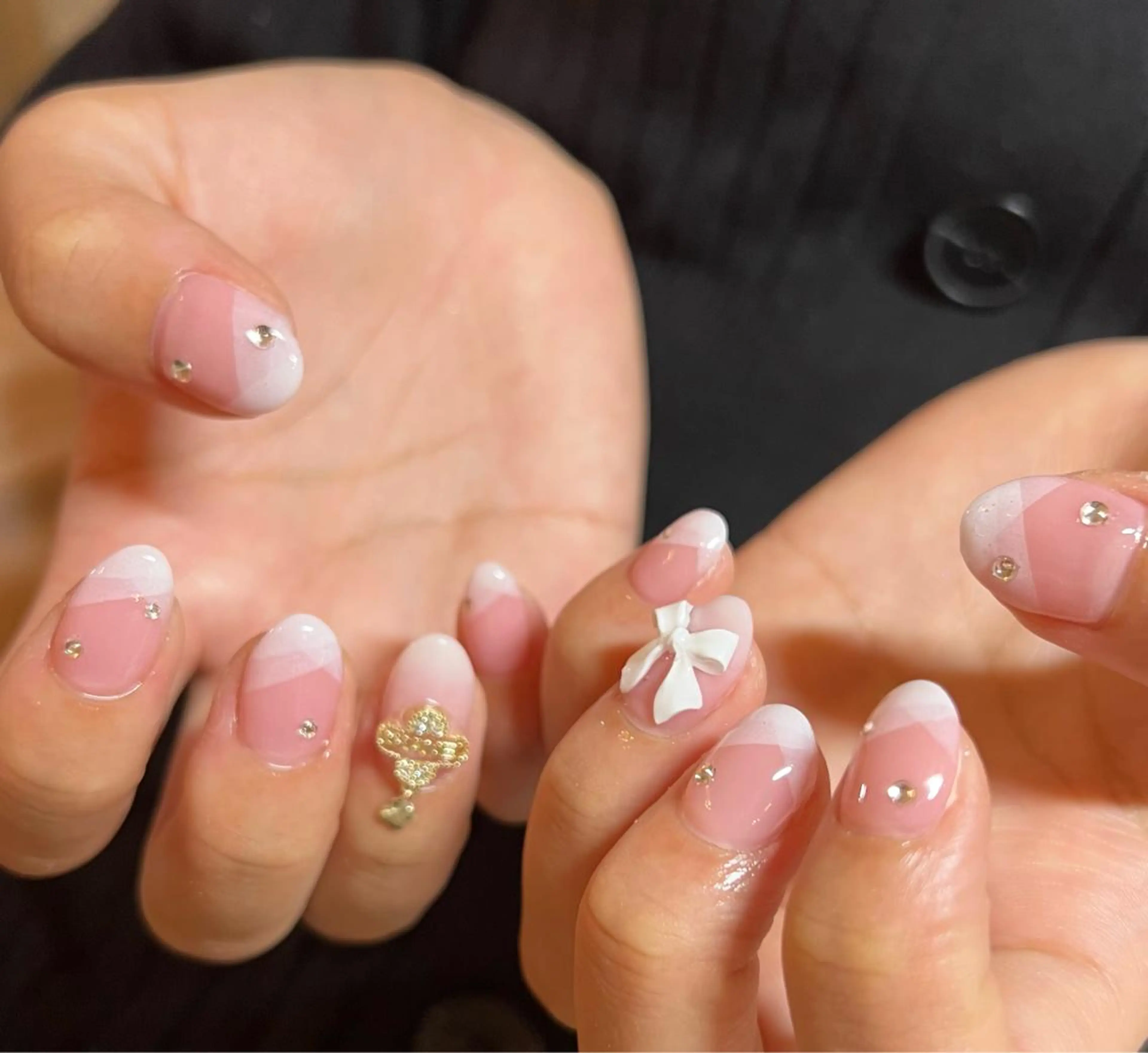 ネイル オーロラネイル ジェルネイル 韓国ネイル マグネットネイル ミラーネイル ちゅるんネイル🪄 耳ツボジュエリー🔗のネイルデザイン