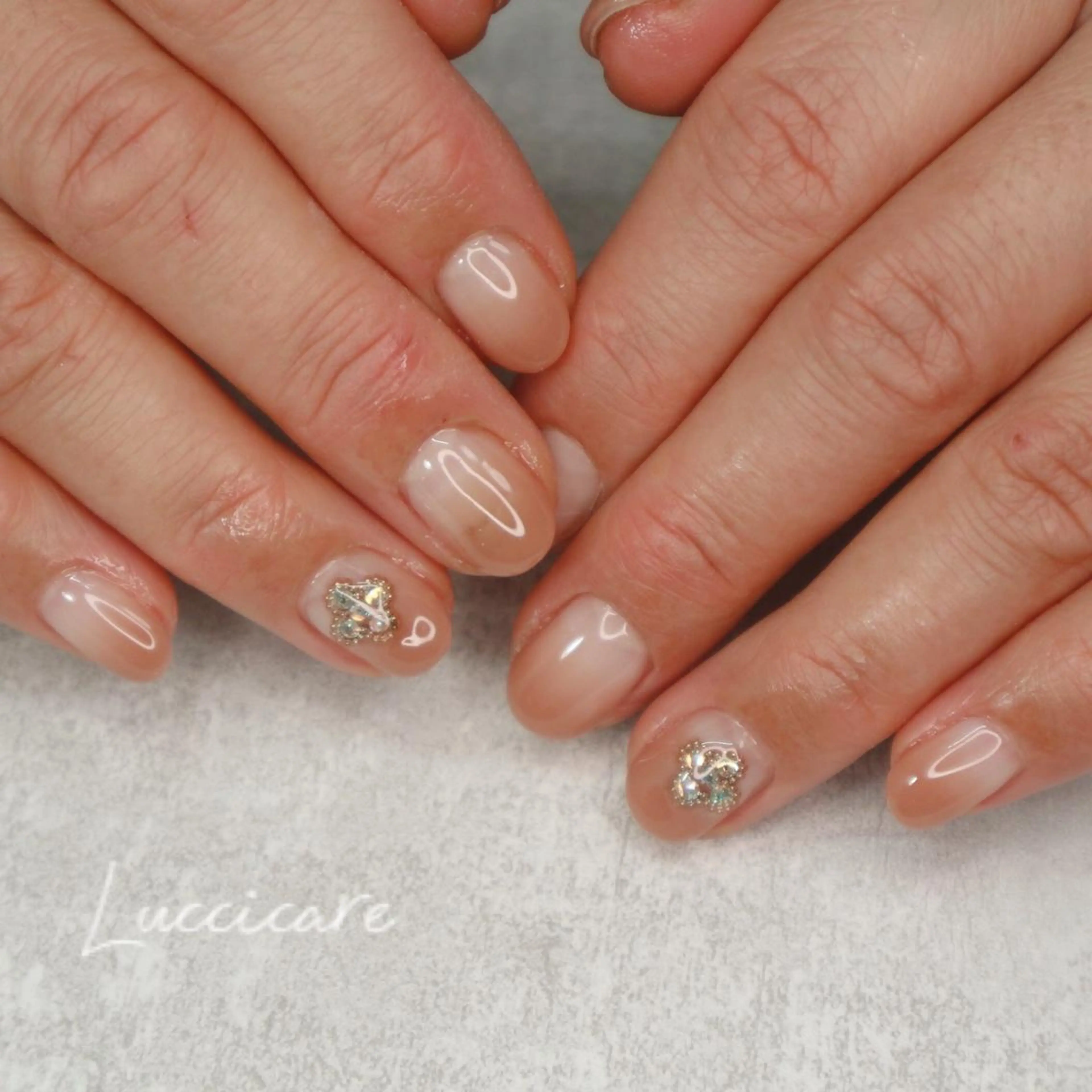 ショート ネイル ワンホンネイル 高田 ちかこのネイルデザイン