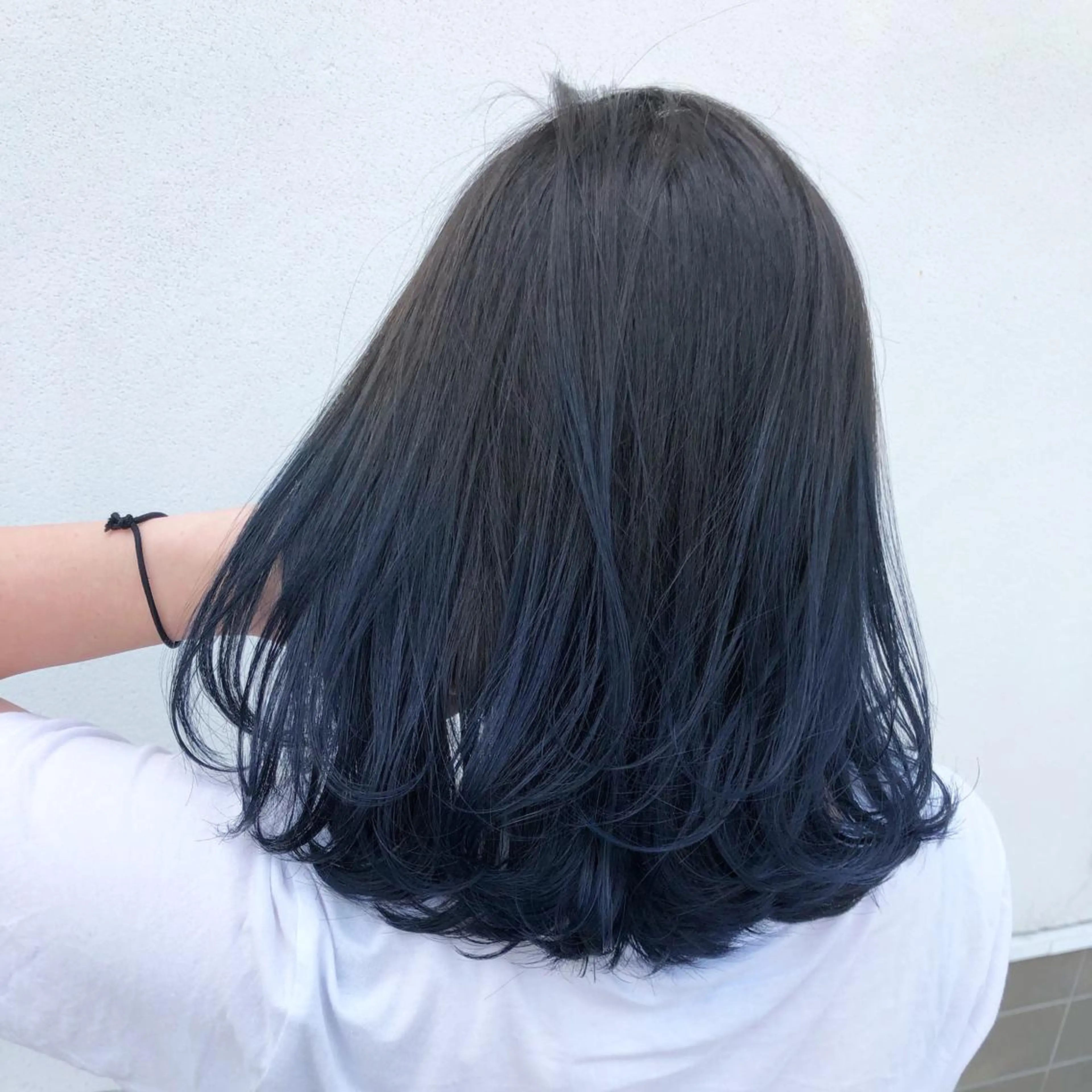 ミディアム カラー ブルーカラー グラデーションカラー カット ヘアカラー トリートメント 具志 正太のヘアスタイル