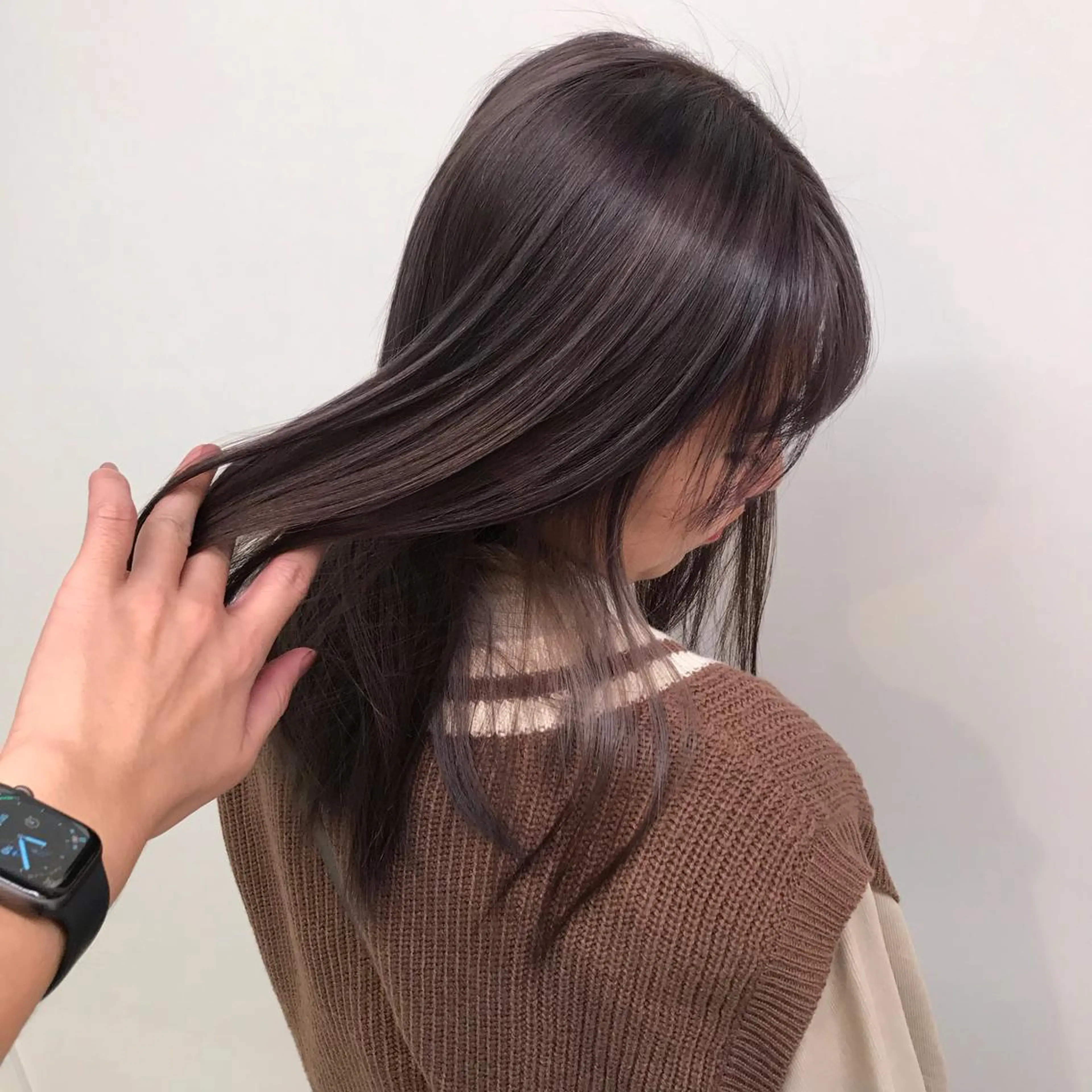 セミロング カラー 🩵ハイトーン 美咲🩵のヘアスタイル