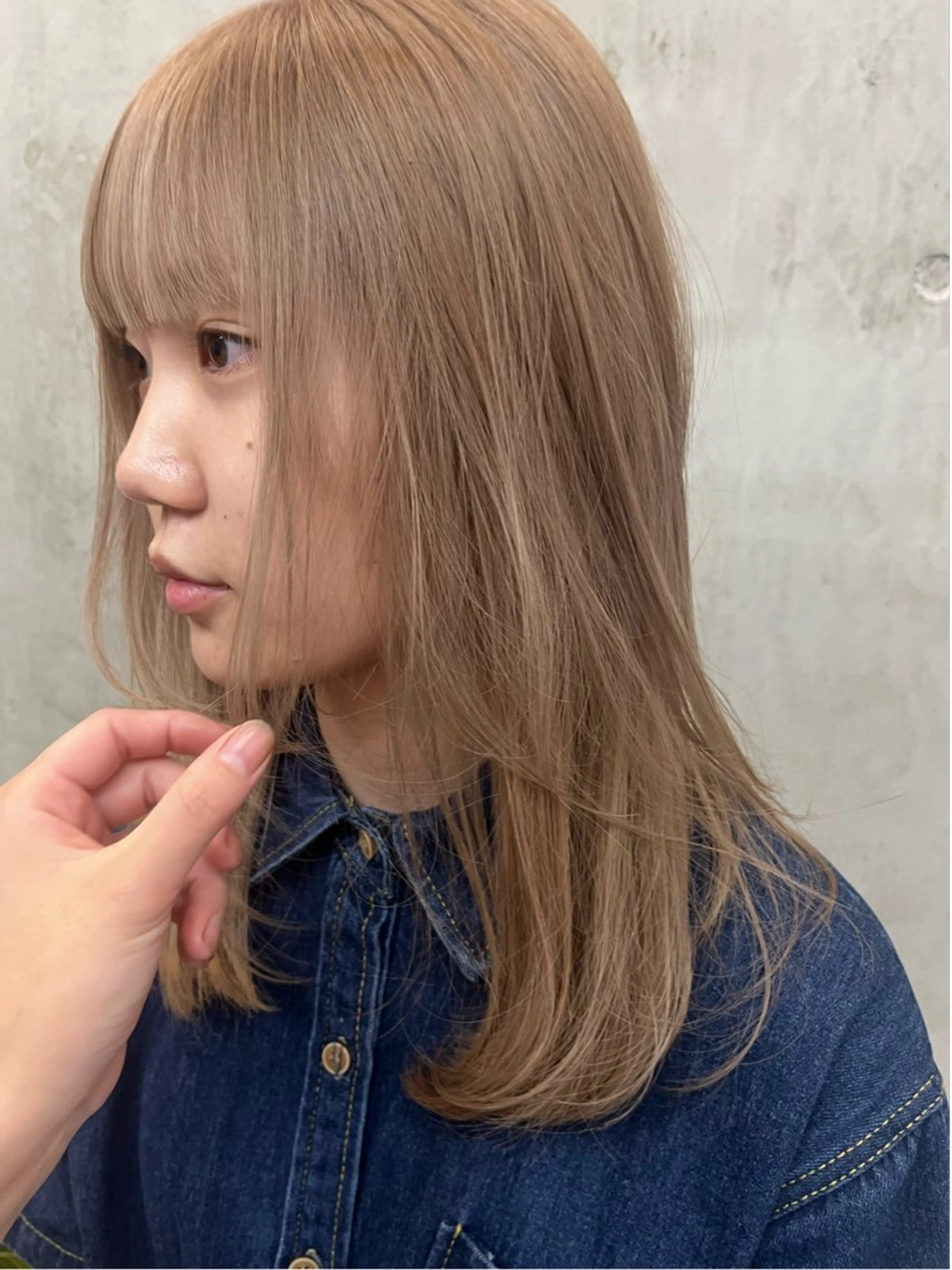 セミロング カラー ベージュカラー ブリーチ ケアブリーチ 透明感カラー ダブルカラー ヘアカラー SALT WATER所属・🫐 𝐌𝐚𝐨 🫐ボブモデル募集のヘアスタイル