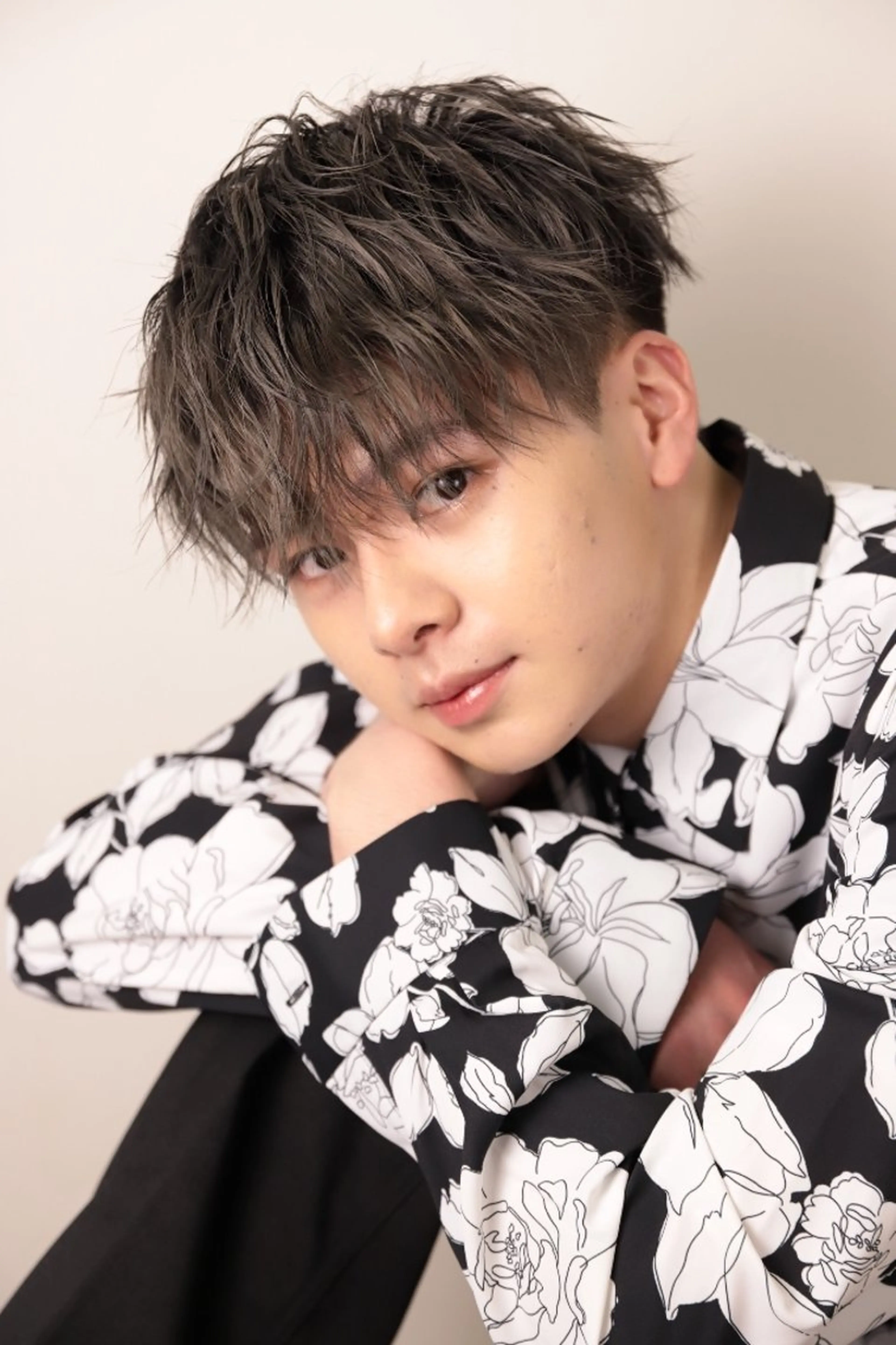 メンズ カラー メンズブリーチ ブリーチ グレージュ カット ヘアカラー トリートメント メンズ ヘアメイク  ハイトーン キャロのヘアスタイル