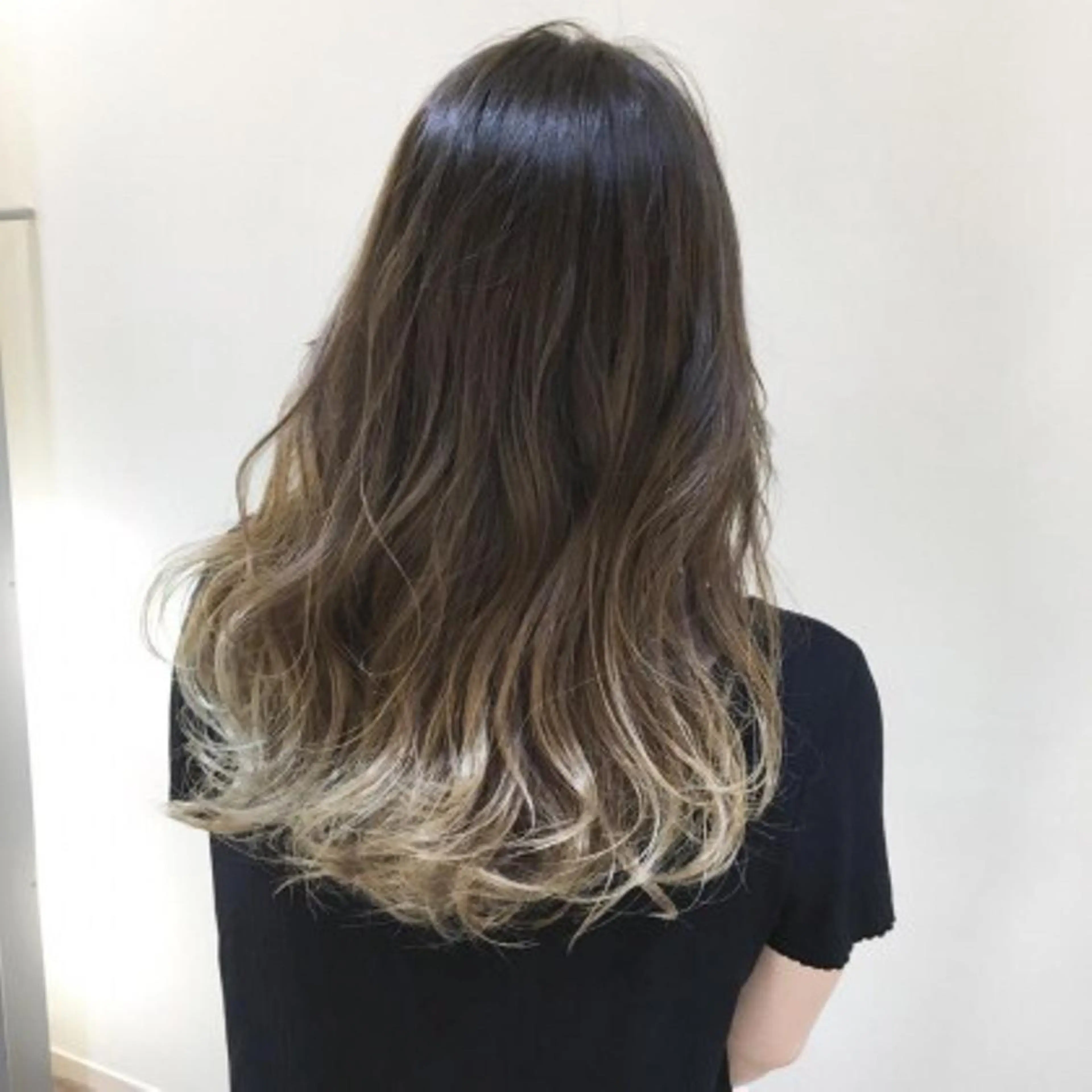 セミロング カラー バレイヤージュ ハイライトカラー ハイライト レイヤーカット カラー指名No.1☆ 小林大樹のヘアスタイル