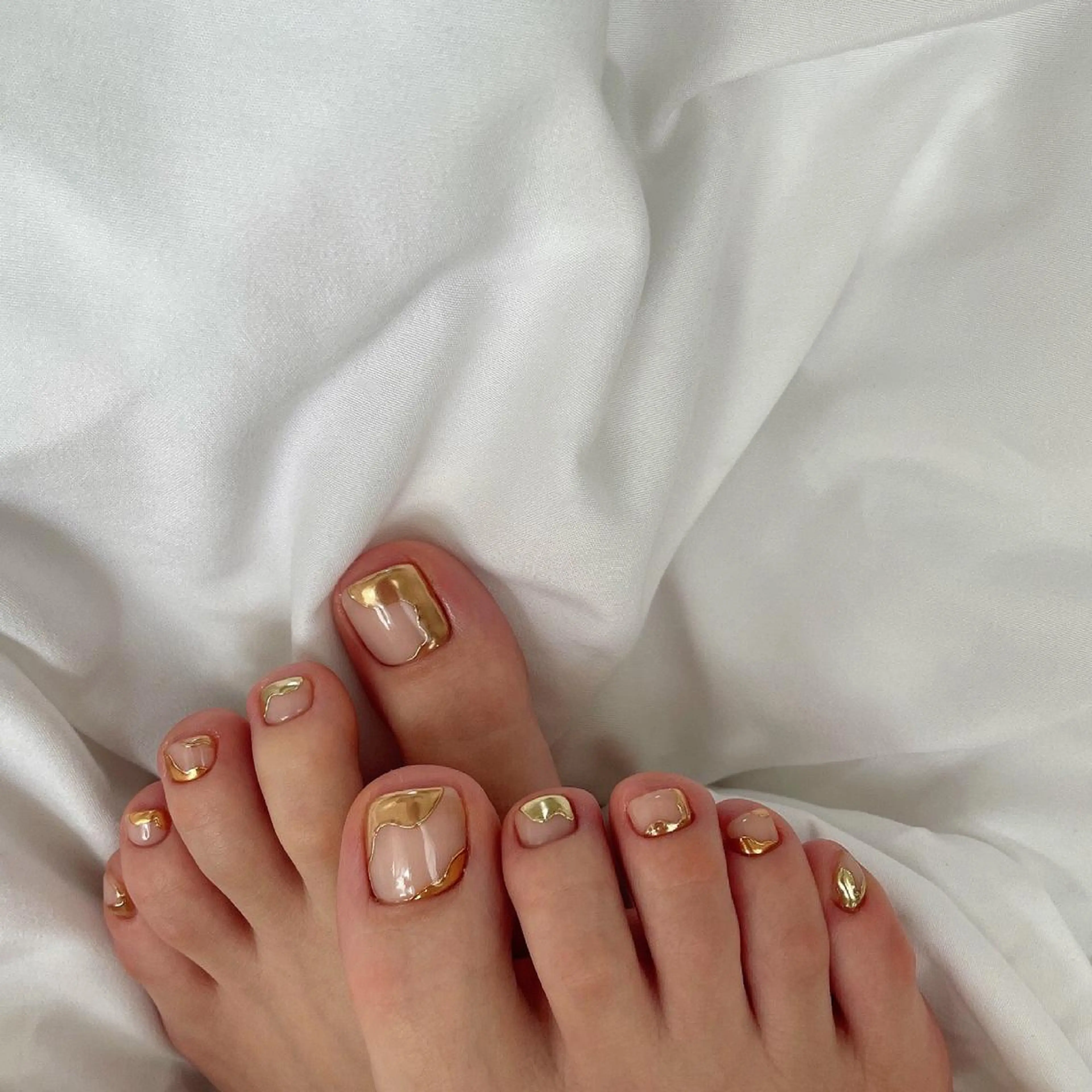 ネイル フットネイル ゴールド ミラーネイル フットネイル lilbondir. chiharuのネイルデザイン