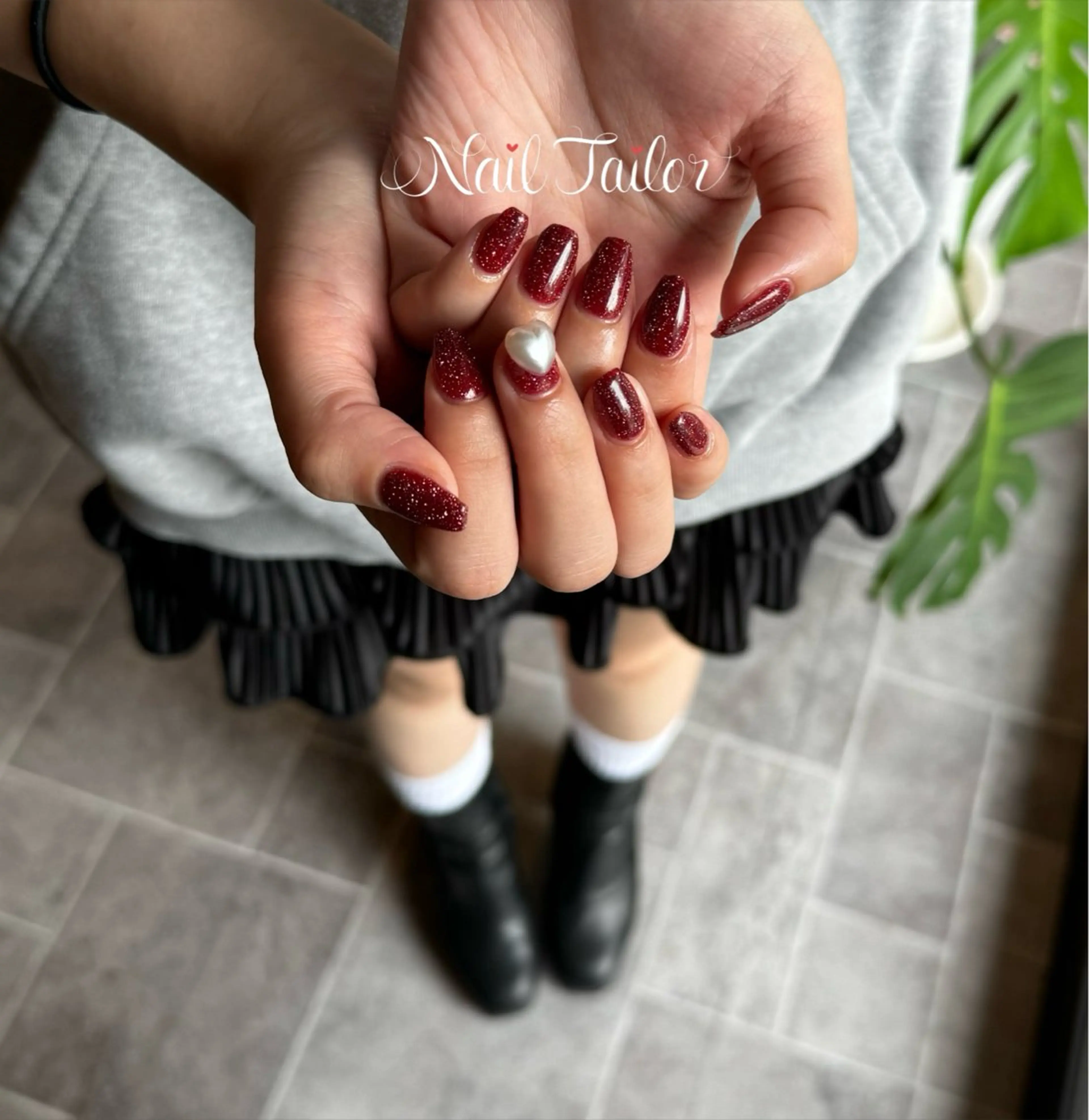 ネイル ボルドー フラッシュネイル ハート キラキラネイル ラメ(グリッター) ハンドネイル 〜Nail Tailor〜 ネイルテイラー所属・NailTailor ネイルテイラーのネイルデザイン
