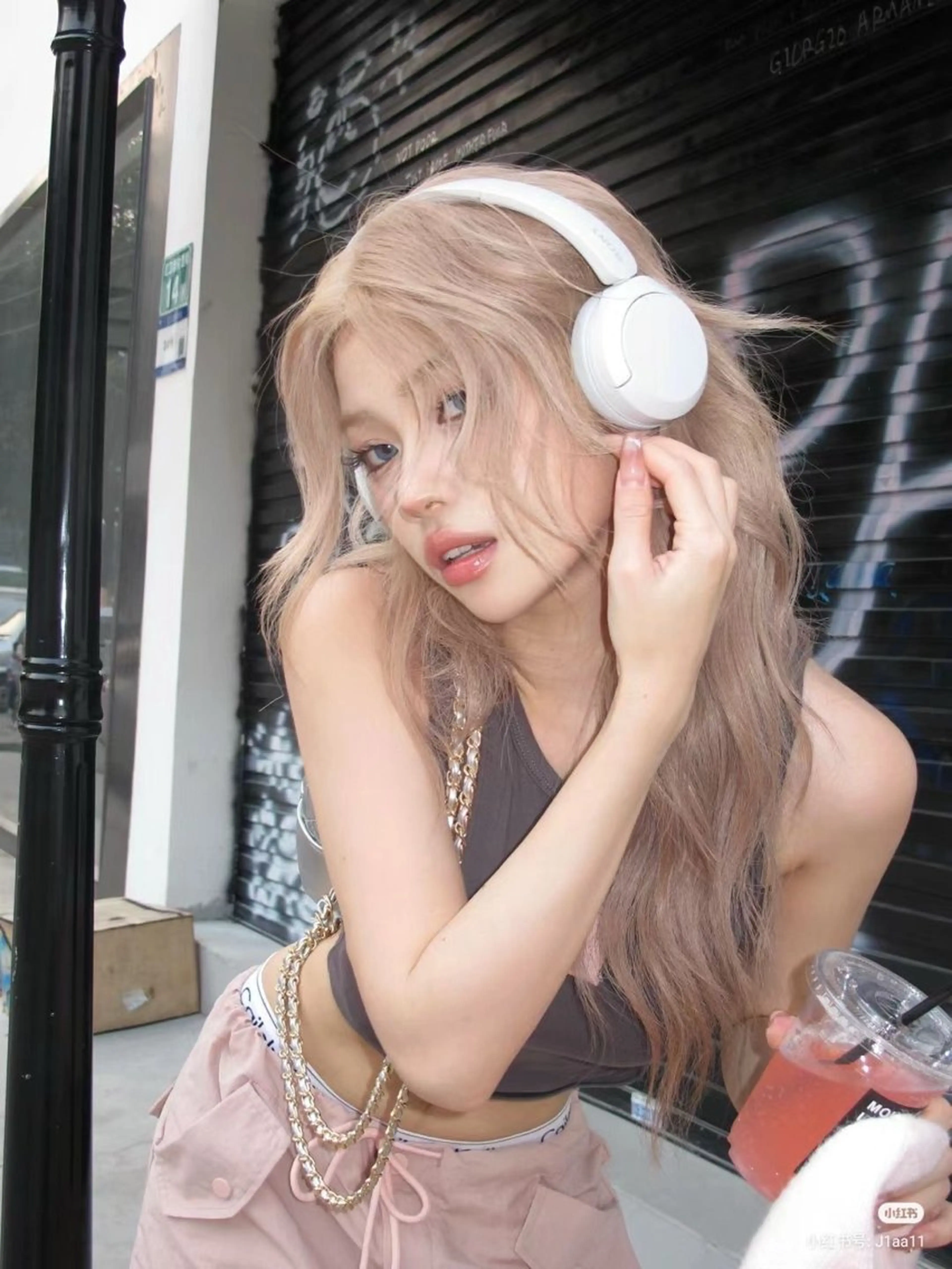 ロング ヘアカラー ヘアセット 透明感ハイトーンヘア 🤍ririka🤍のヘアスタイル