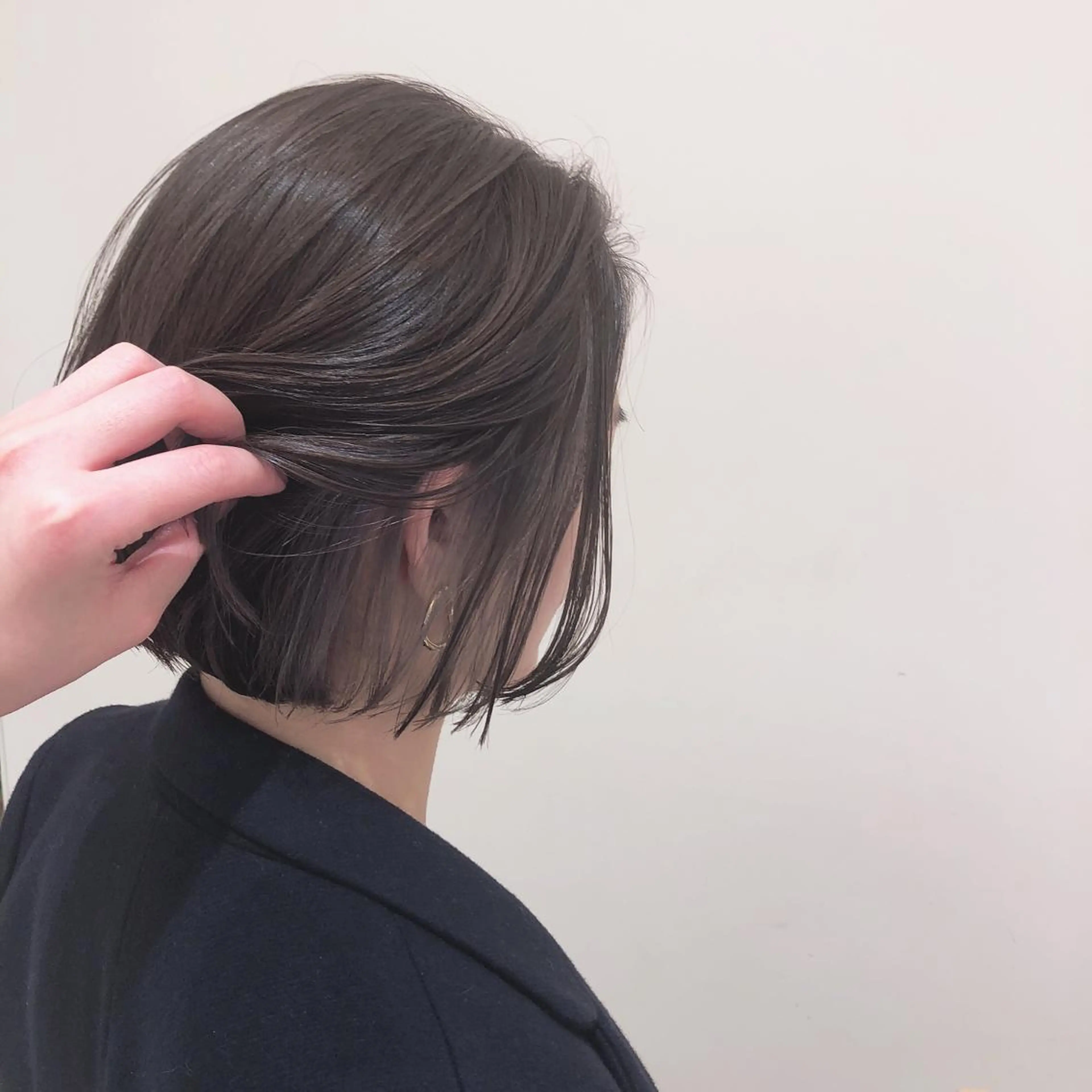 ショート カラー 野村 さなみ✨ぱっつんボブのヘアスタイル