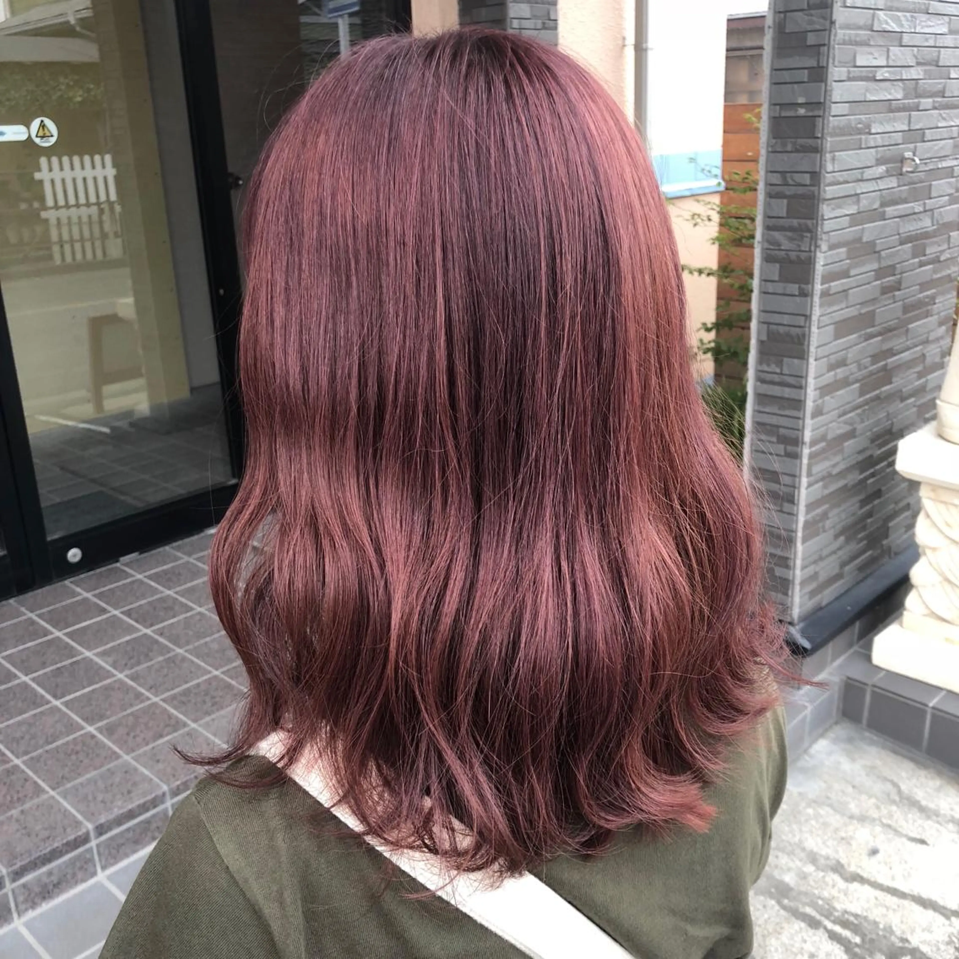 セミロング カラー ベージュカラー ブリーチ ピンクカラー ピンクベージュ 4-rest garden （フォーレストガーデン）所属・金井 直樹のヘアスタイル