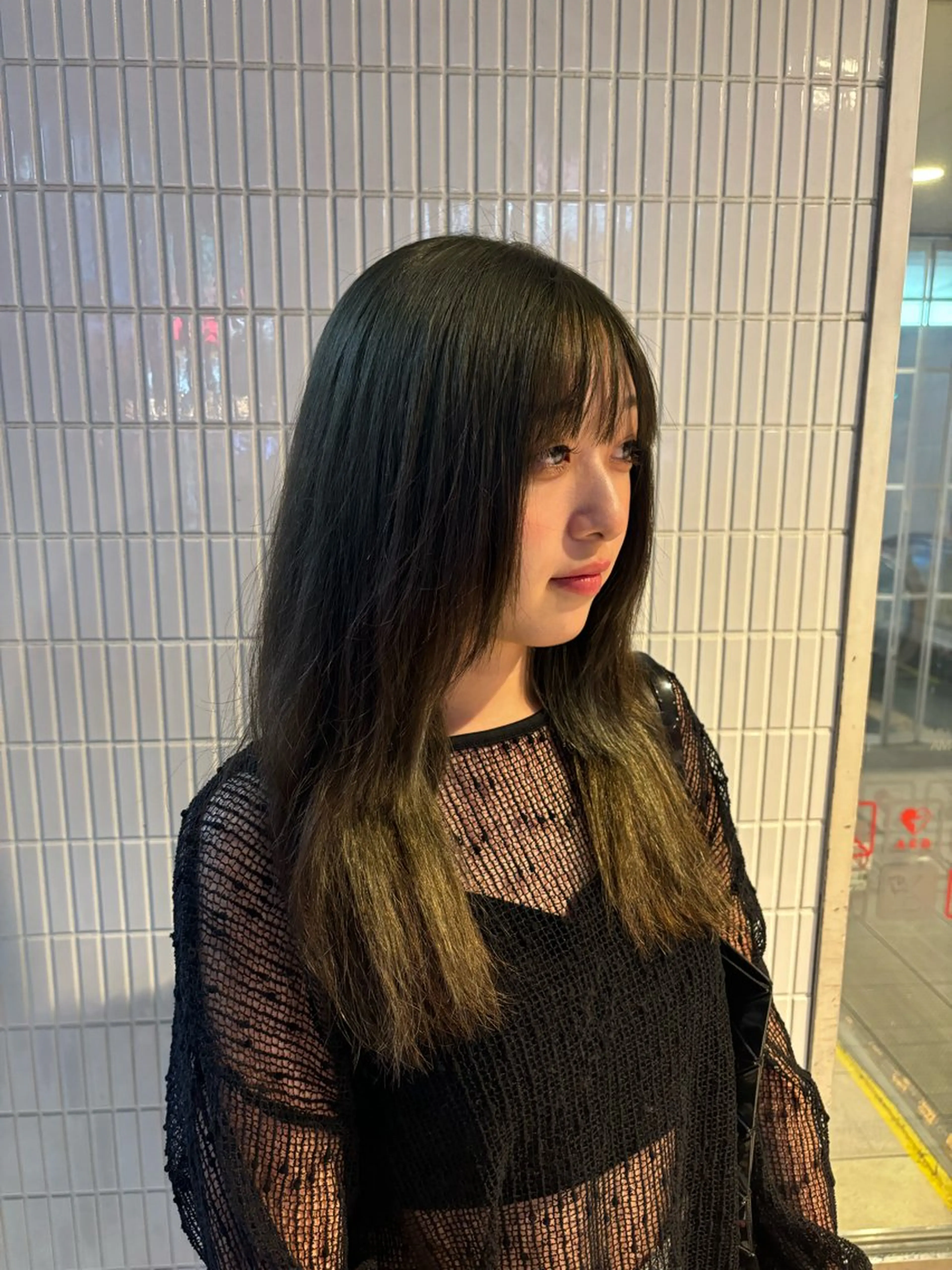 ロング カラー 渡 汐音のヘアスタイル