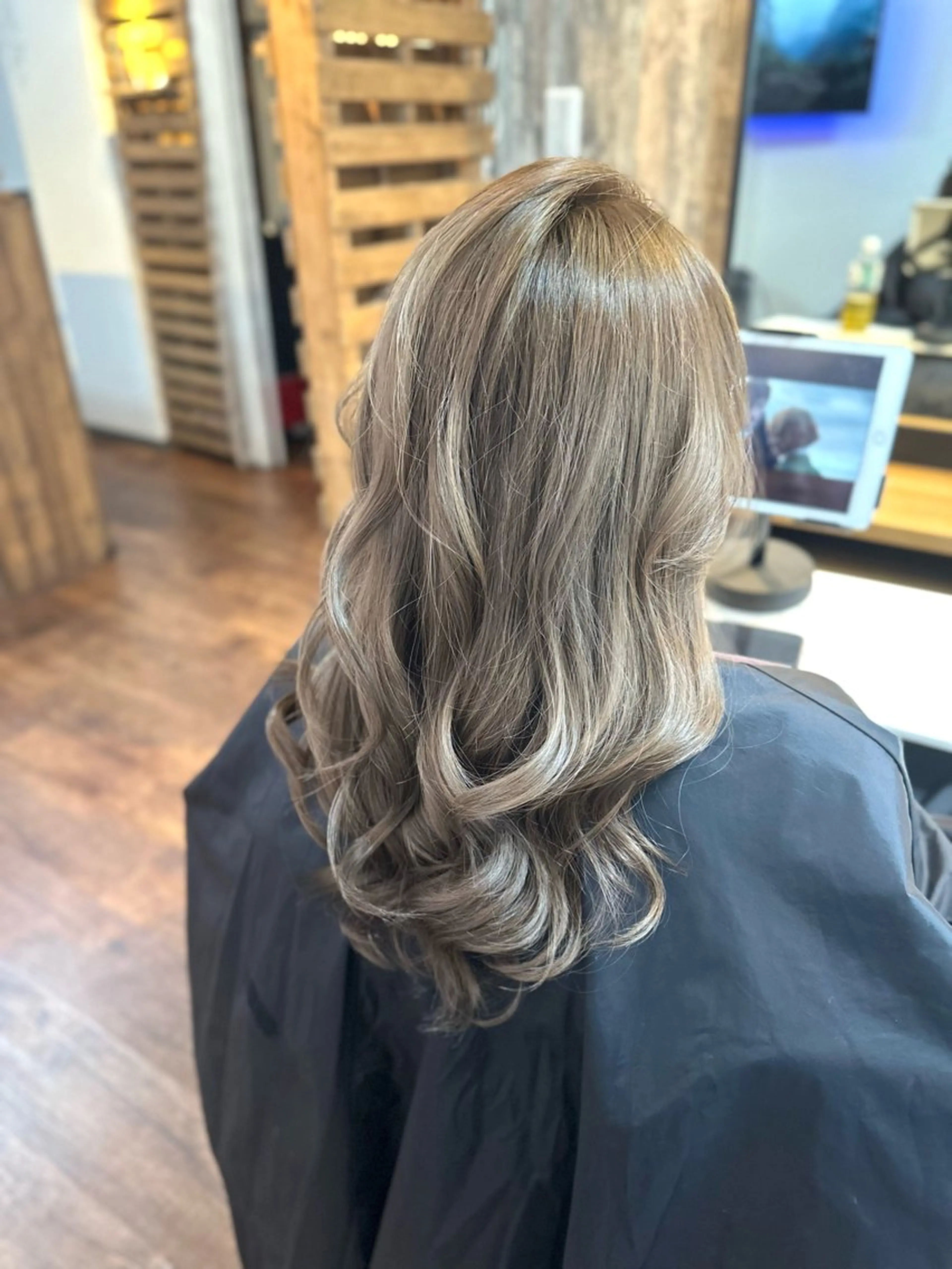 ロング カラー グレージュ カット ヘアカラー トリートメント Lizir ルズィール所属・Luzir⭐︎ GEN⭐︎のヘアスタイル