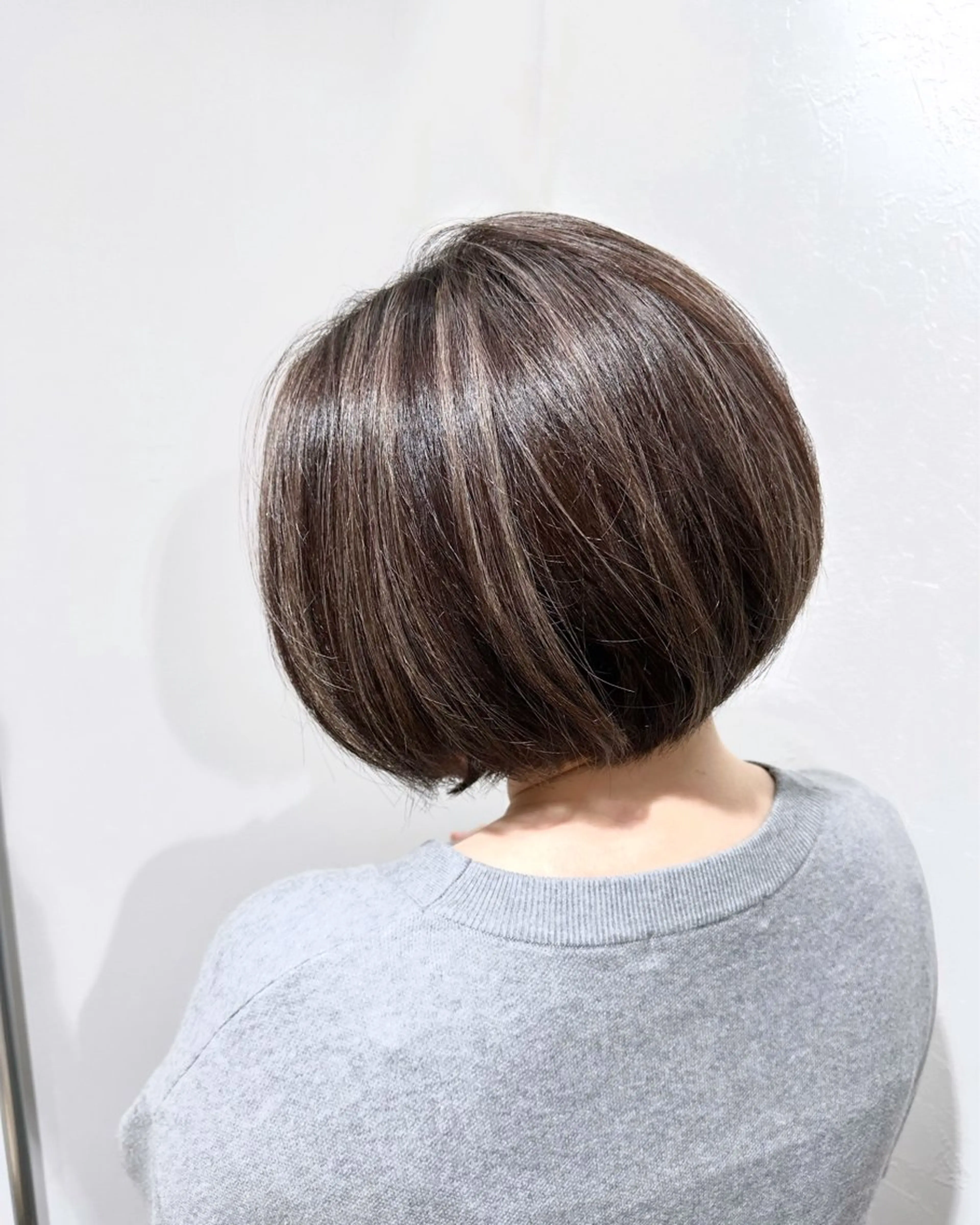 ショート カラー ヘアアレンジ ベージュカラー ハイライトカラー ホワイトベージュ ハイライト カット ヘアカラー SALOWIN京都河原町Suite店所属・外国人風レイヤー/ ハイトーンSHUのヘアスタイル