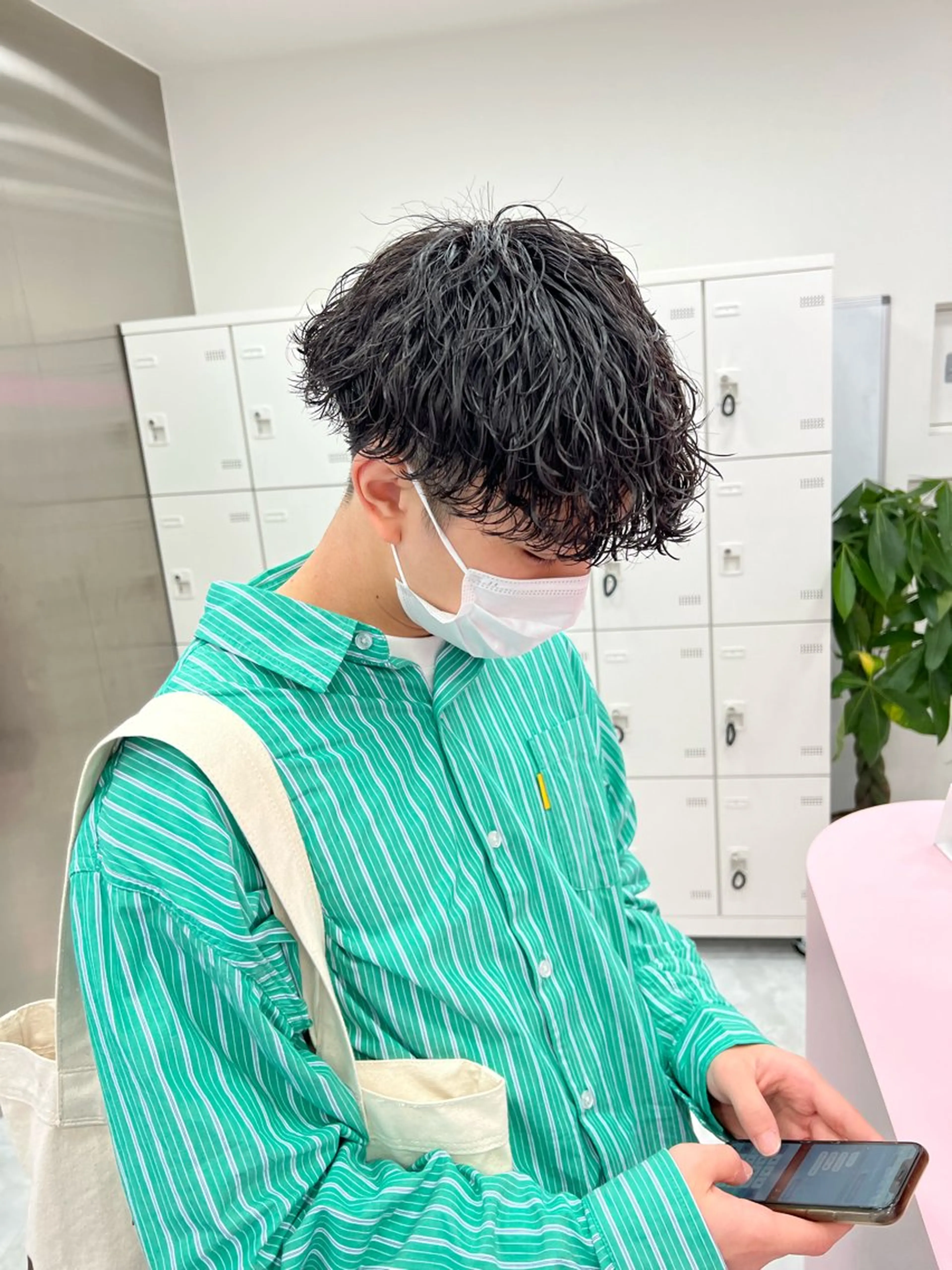 ミディアム パーマ メンズ ミディアムパーマ センターパート メンズ韓国風 韓国マッシュ マッシュウルフ カット パーマ トリートメント ヘッドスパ ヘアセット ✨メンズウルフ特化 美容師タイガ✨のヘアスタイル