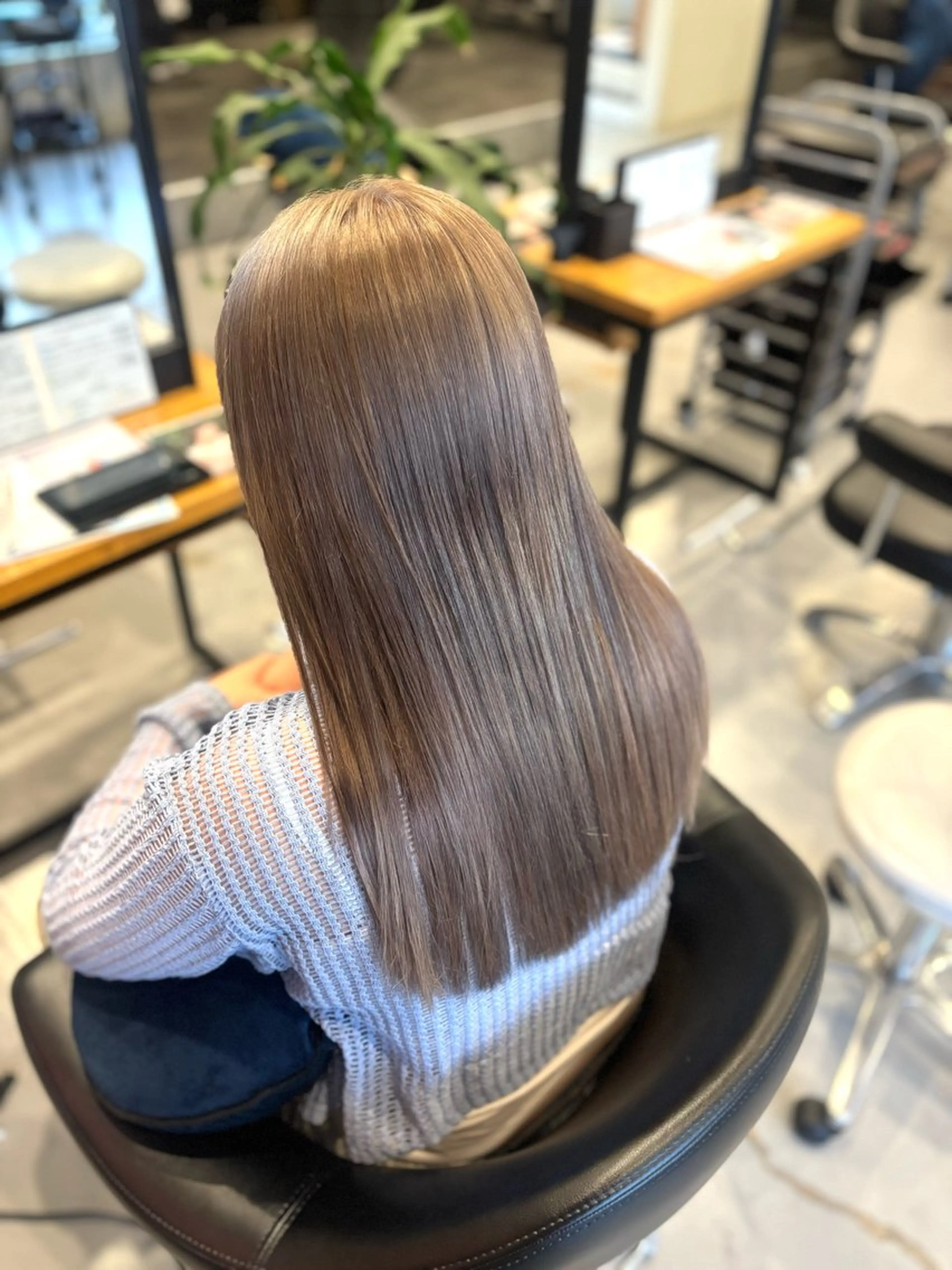 ロング カラー 山路 結花のヘアスタイル