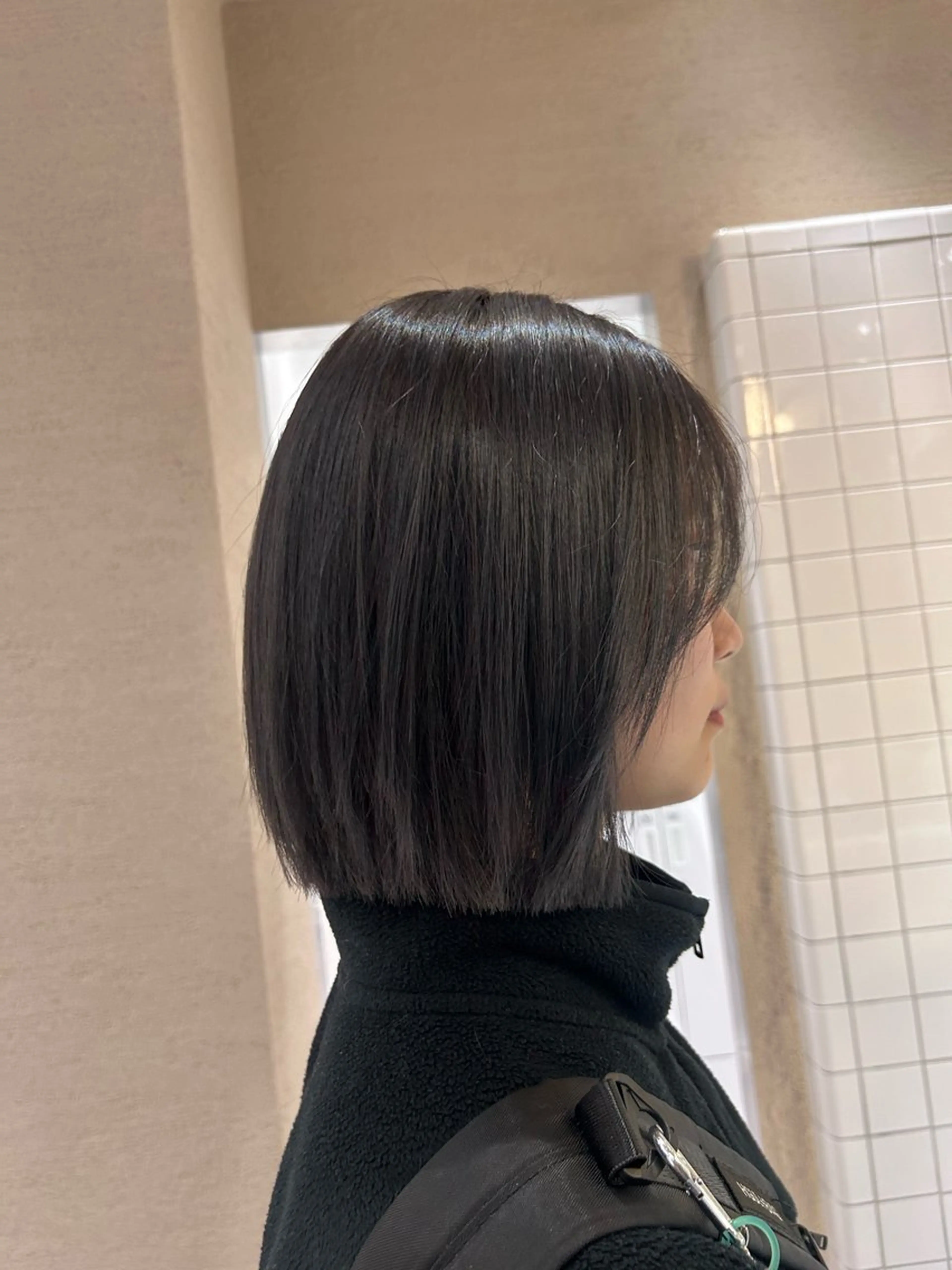 ミディアム カラー アッシュ アッシュグレー 透明感カラー ボブ 顔まわりレイヤー カット ヘアカラー トリートメント SALOWIN 新宿三丁目me+所属・レイヤー/ボブ/ 髪質改善/石井ハルカのヘアスタイル