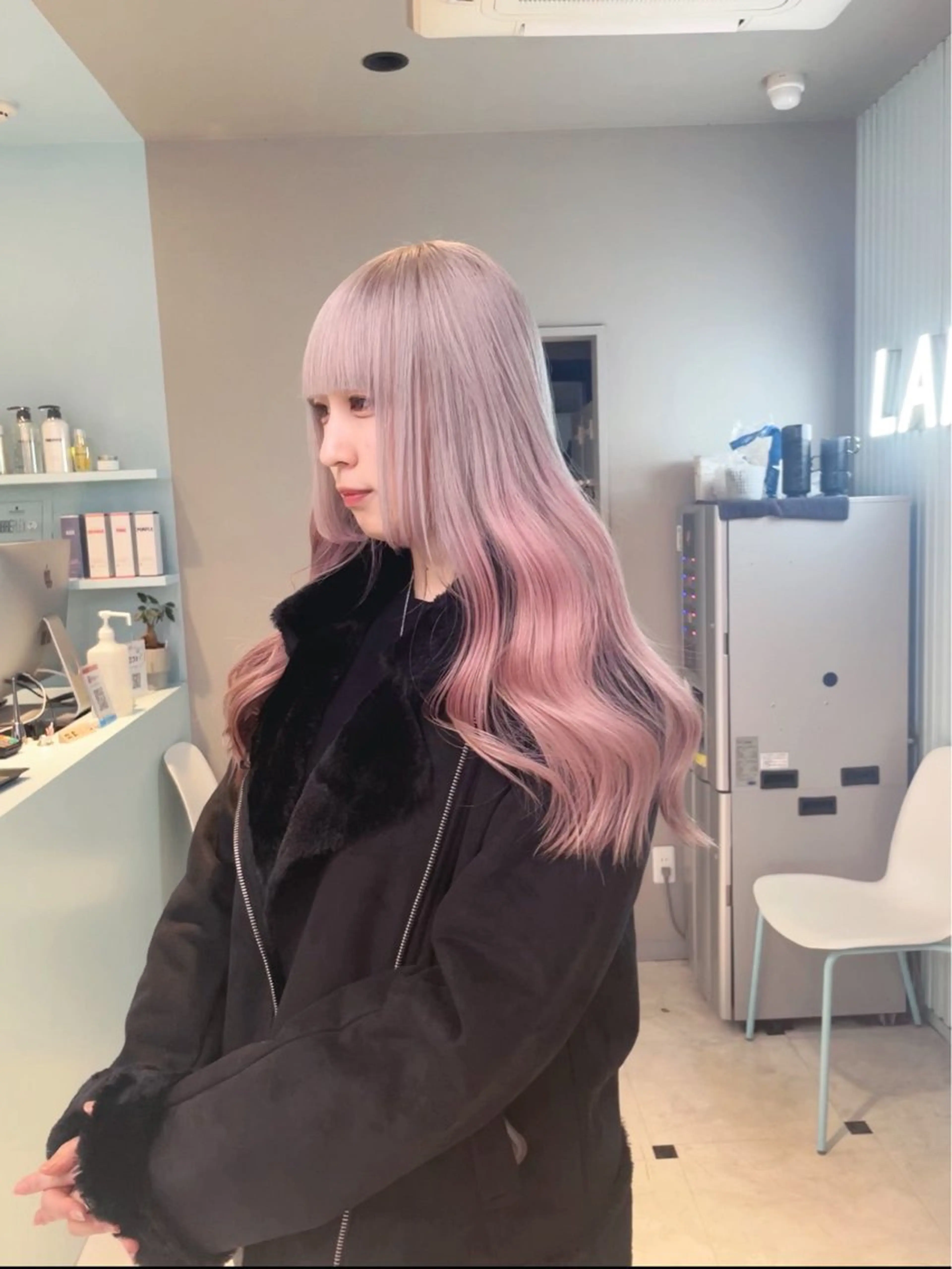 セミロング ブリーチ✖️ 縮毛LANDのヘアスタイル