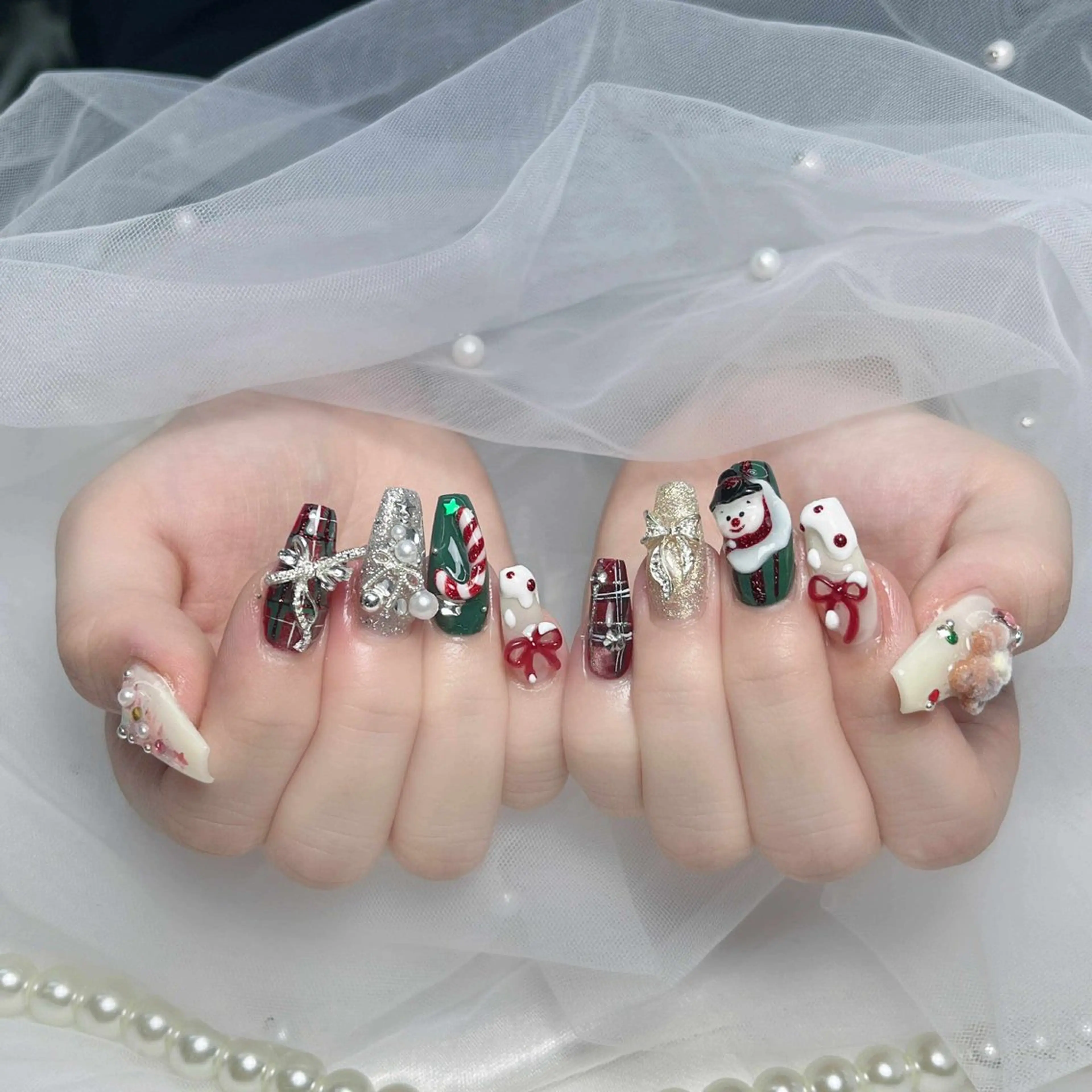 ネイル オーロラネイル ボルドー ブラウン ハート ラメ(グリッター) ハンドネイル Nova Nail Shinsaiのネイルデザイン