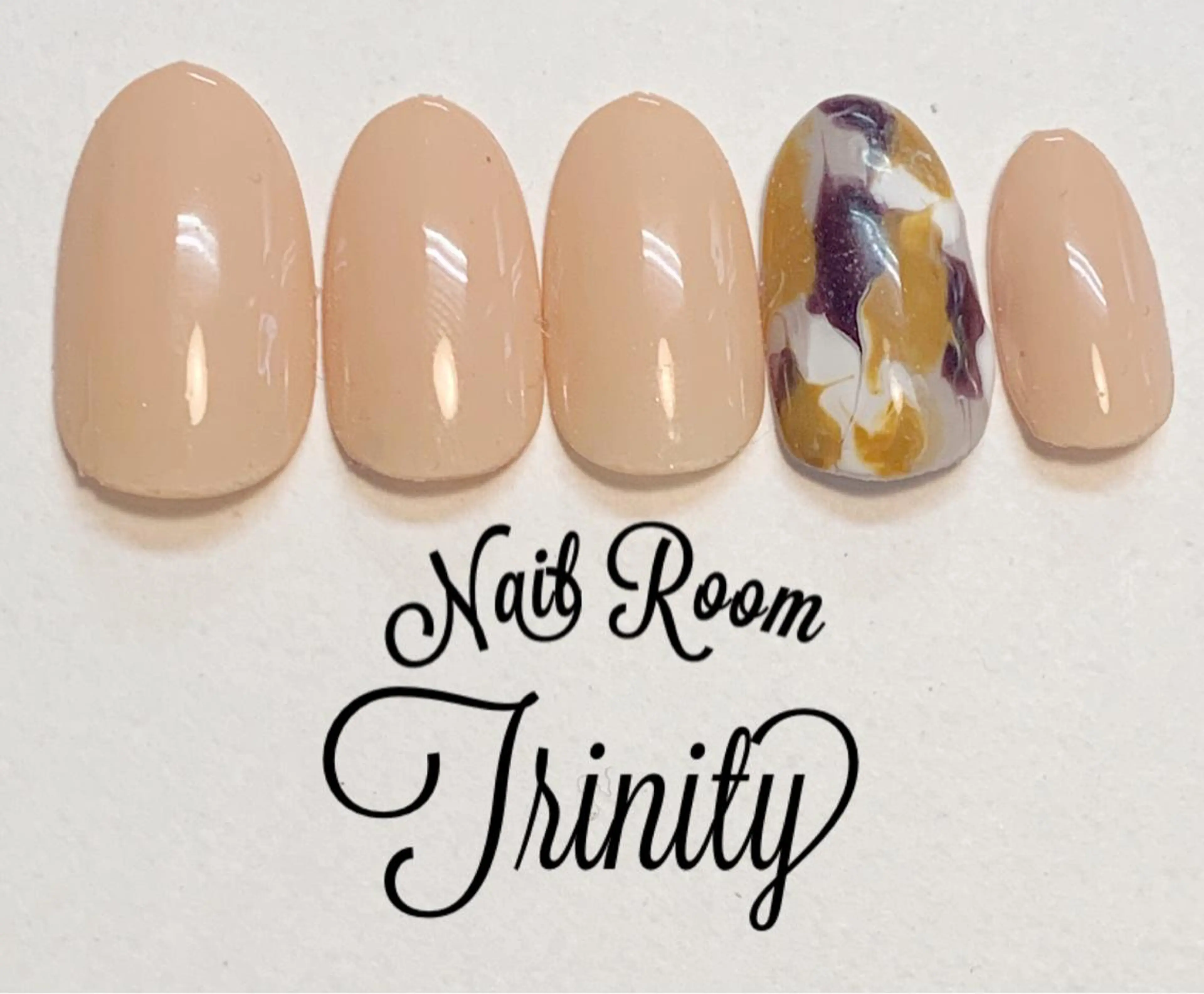 ネイル ハンドネイル Trinity ネイリストスタッフのネイルデザイン