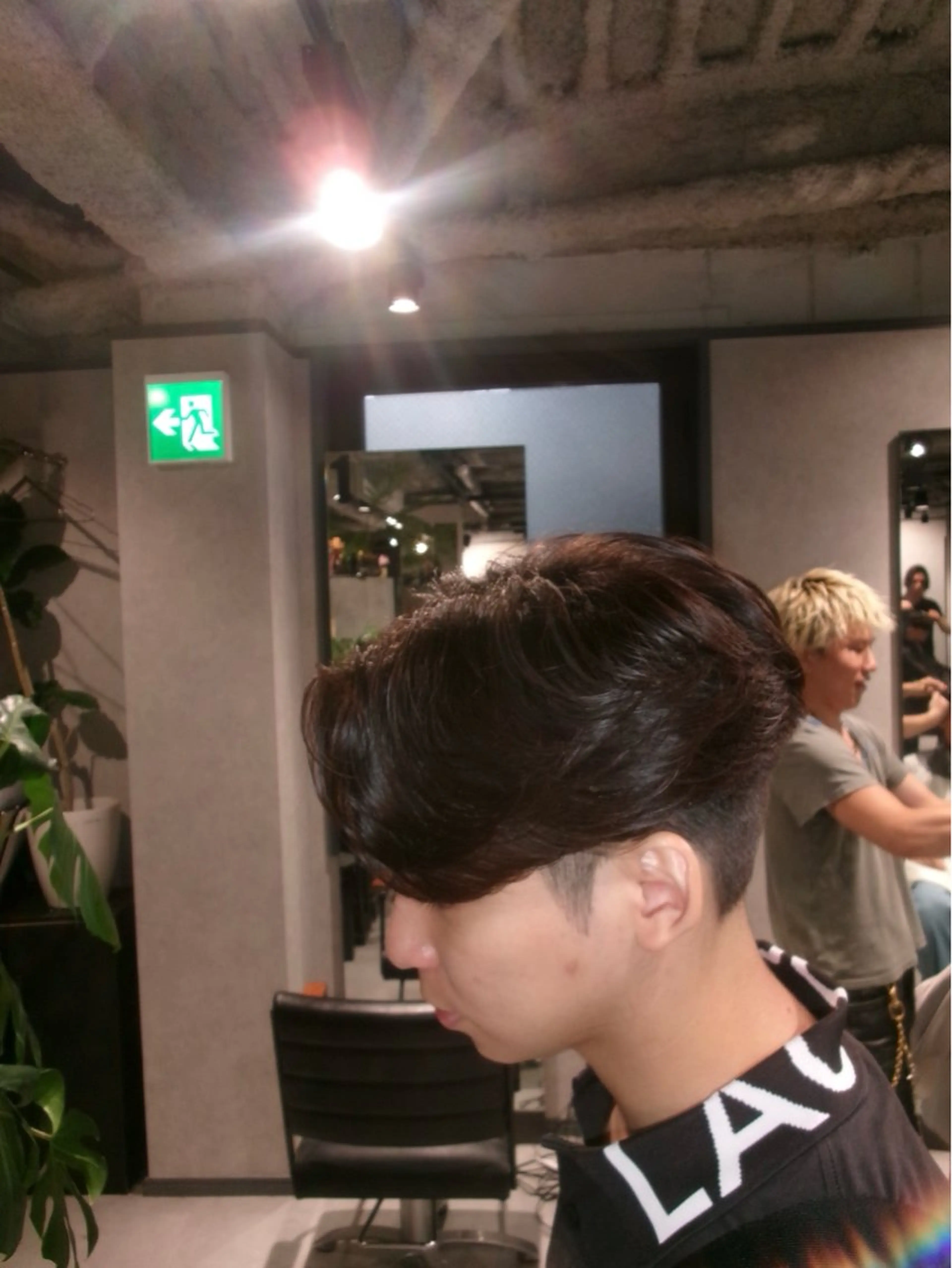 パーマ メンズ カット パーマ 毛流れ特化愁斗 センターパートパーマのヘアスタイル