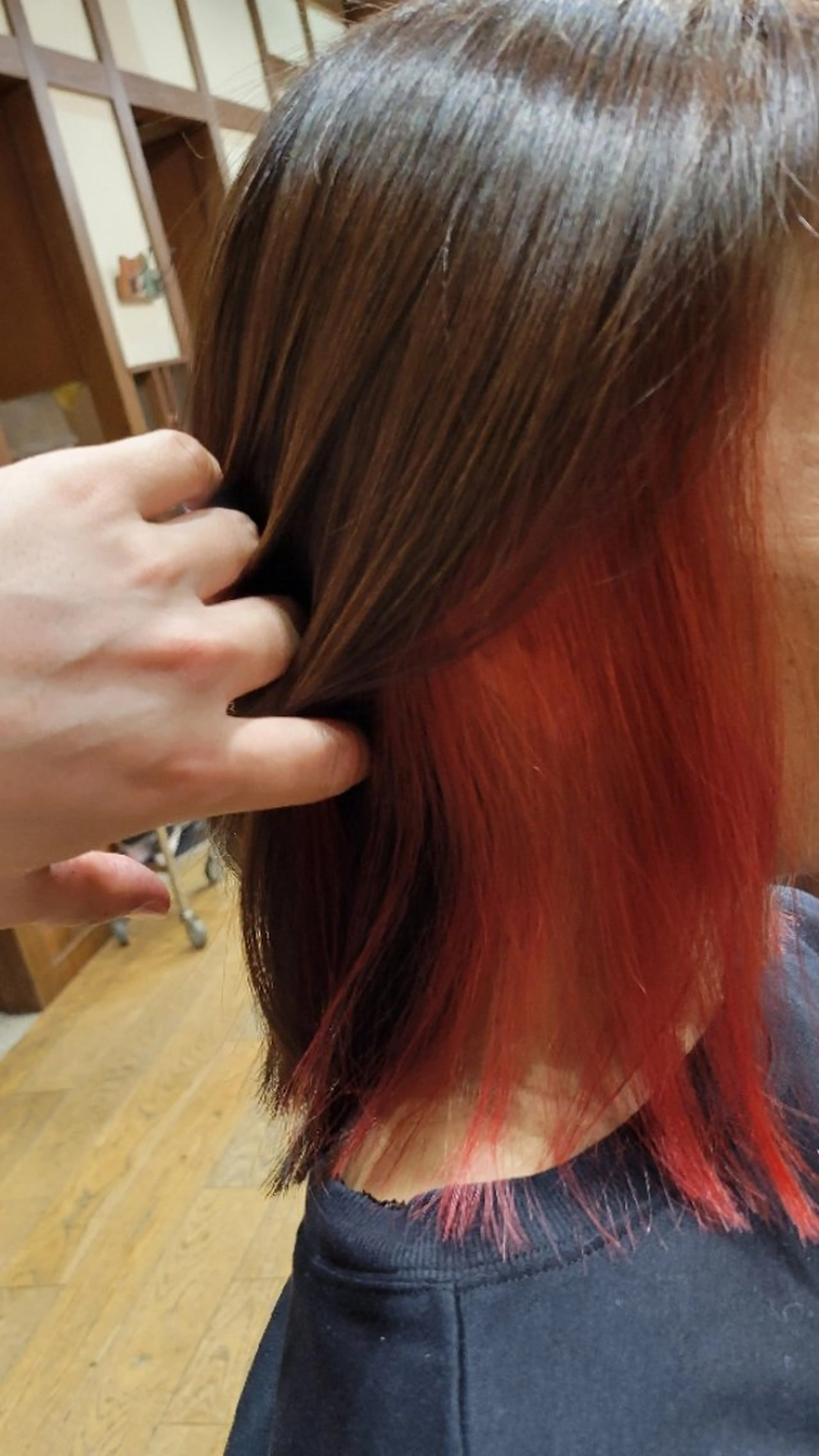 ミディアム カラー ヘアアレンジ ハイライトカラー インナーカラー ハイライト 中田 大輝のヘアスタイル