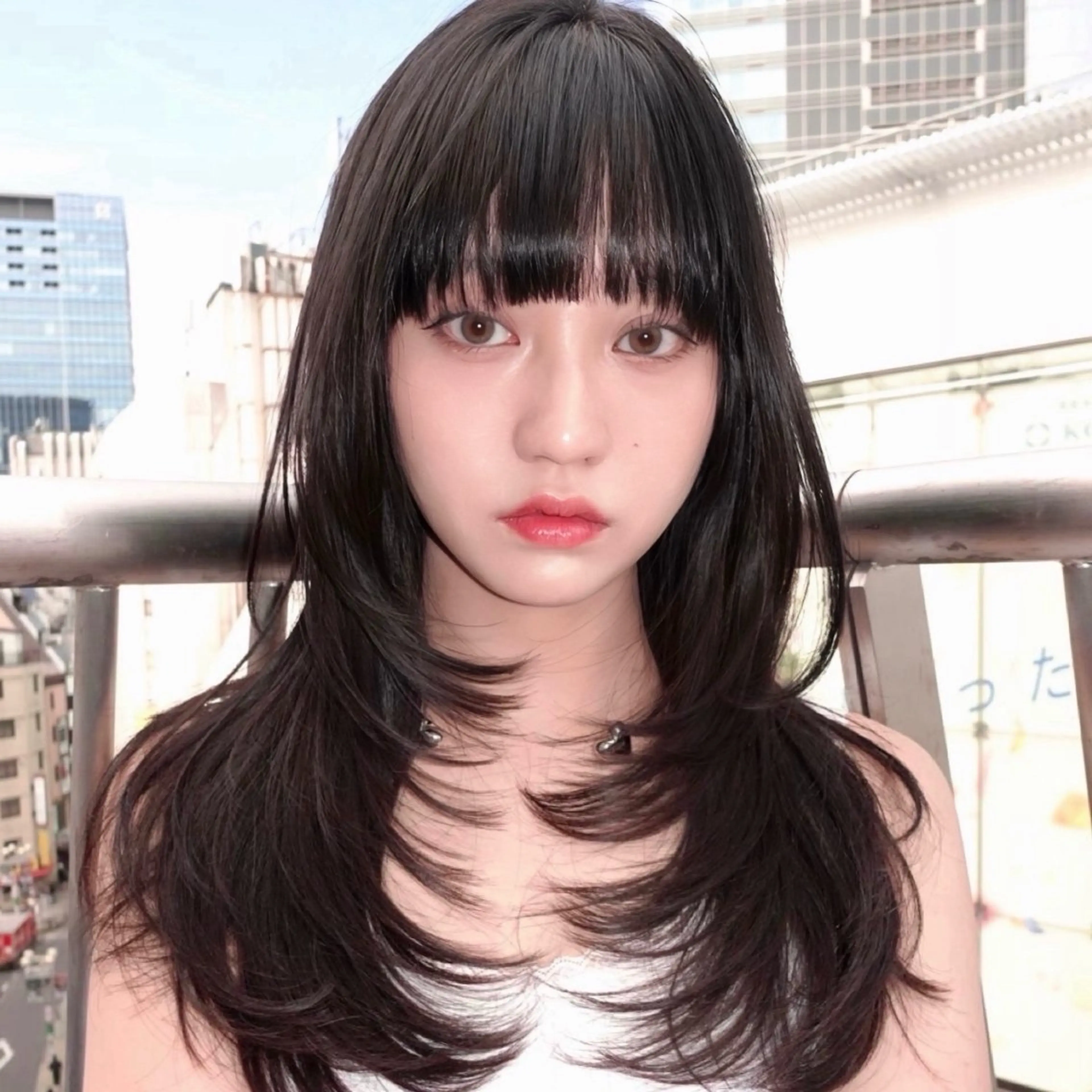 ロング カラー 黒髪 ブラウンカラー 透明感カラー 顔周りカット ハッシュカット カット ヘアカラー トリートメント レイヤーカット ダブルカラーのヘアスタイル