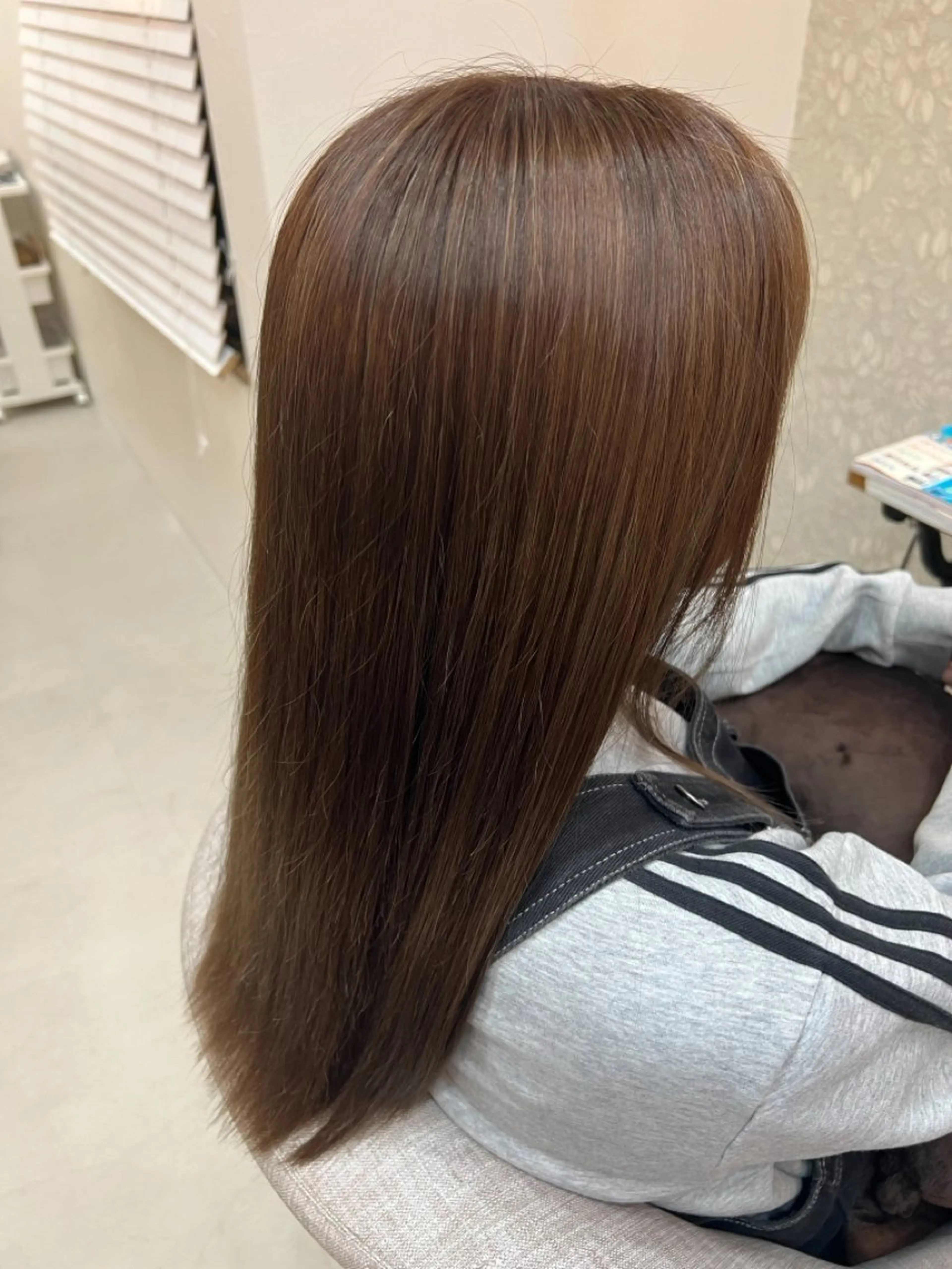 セミロング ハイライト 村松陸斗 メテオカラーのヘアスタイル