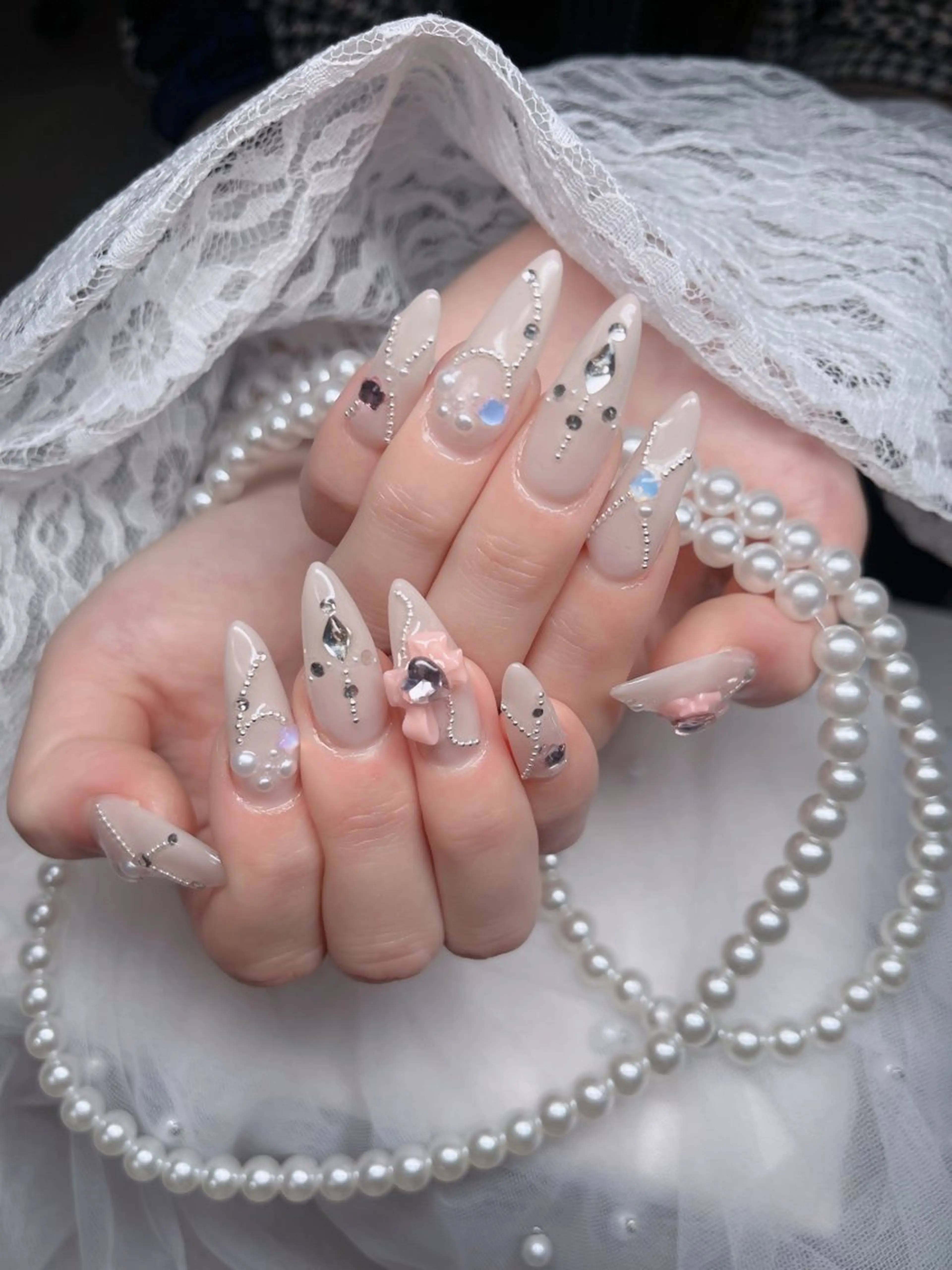 ネイル オーロラネイル フレンチネイル ジェルネイル ハロウィン キラキラネイル H.baby Nail Salon所属・H.baby Nail Salonのネイルデザイン