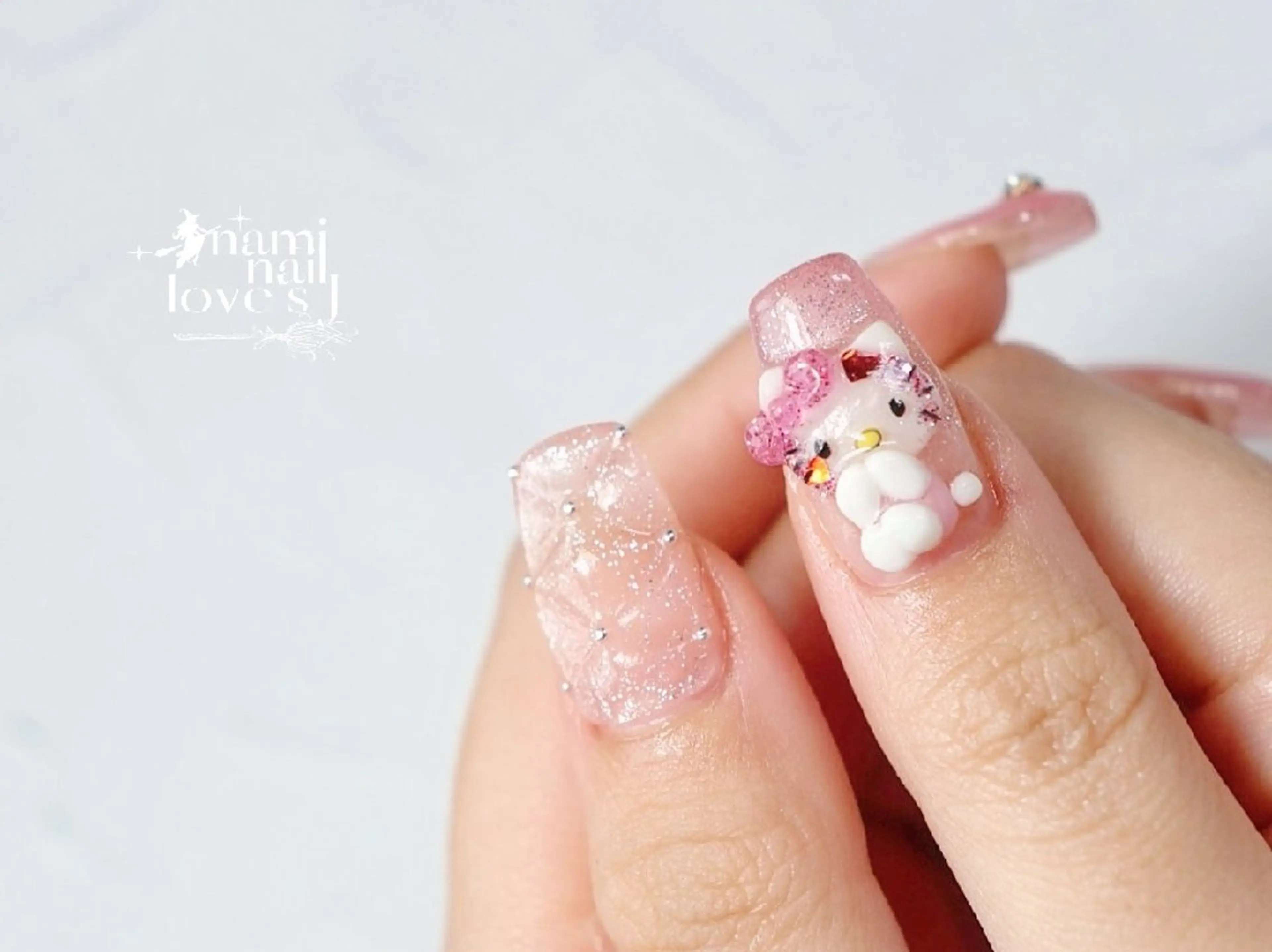 ネイル アートネイル ホログラムネイル ラメ(グリッター) ハンドネイル 内 奈美のネイルデザイン