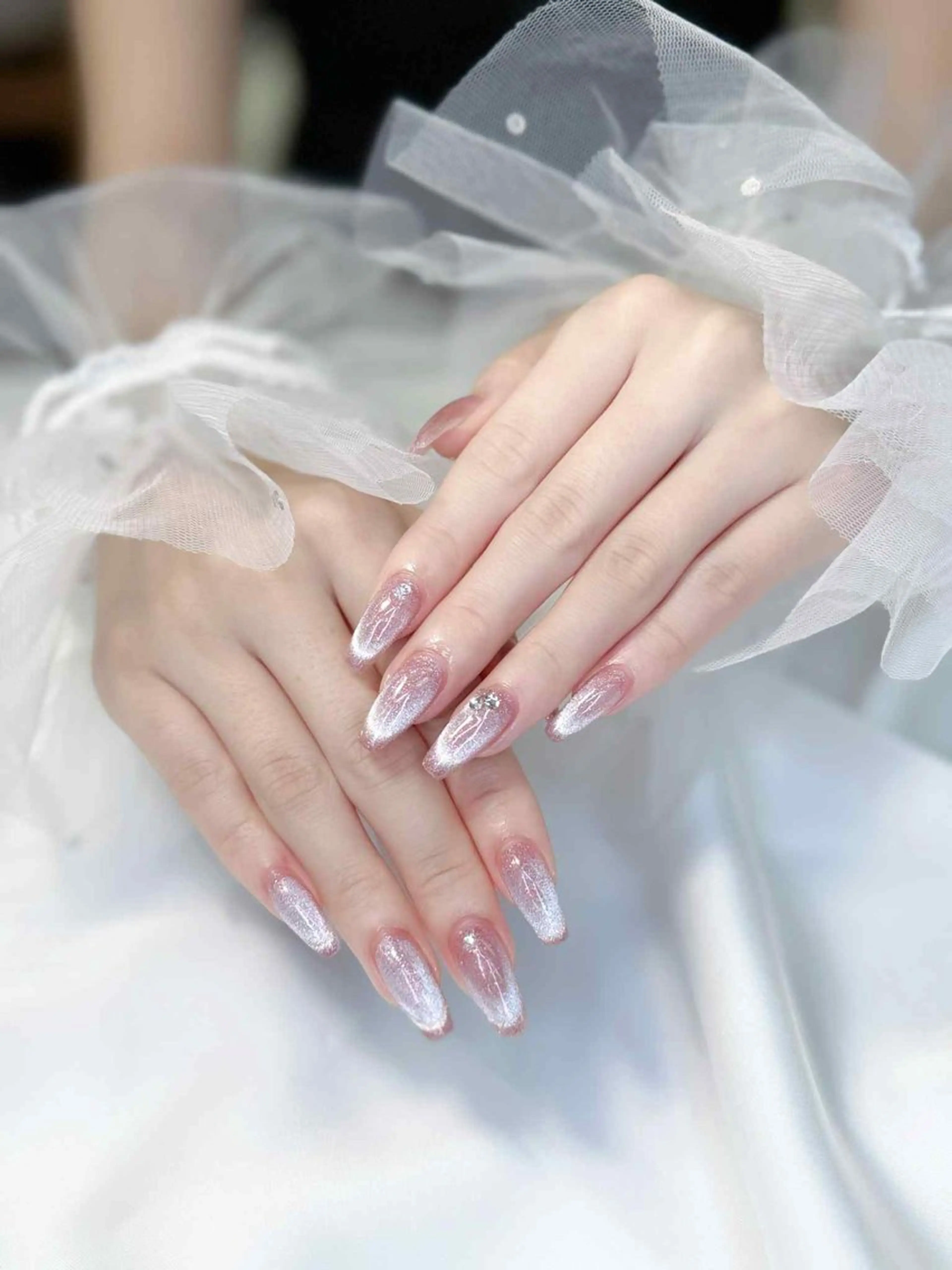 ミディアム カラー ハンドネイル Bibi beauty spa Osaka所属・Chann Channのネイルデザイン