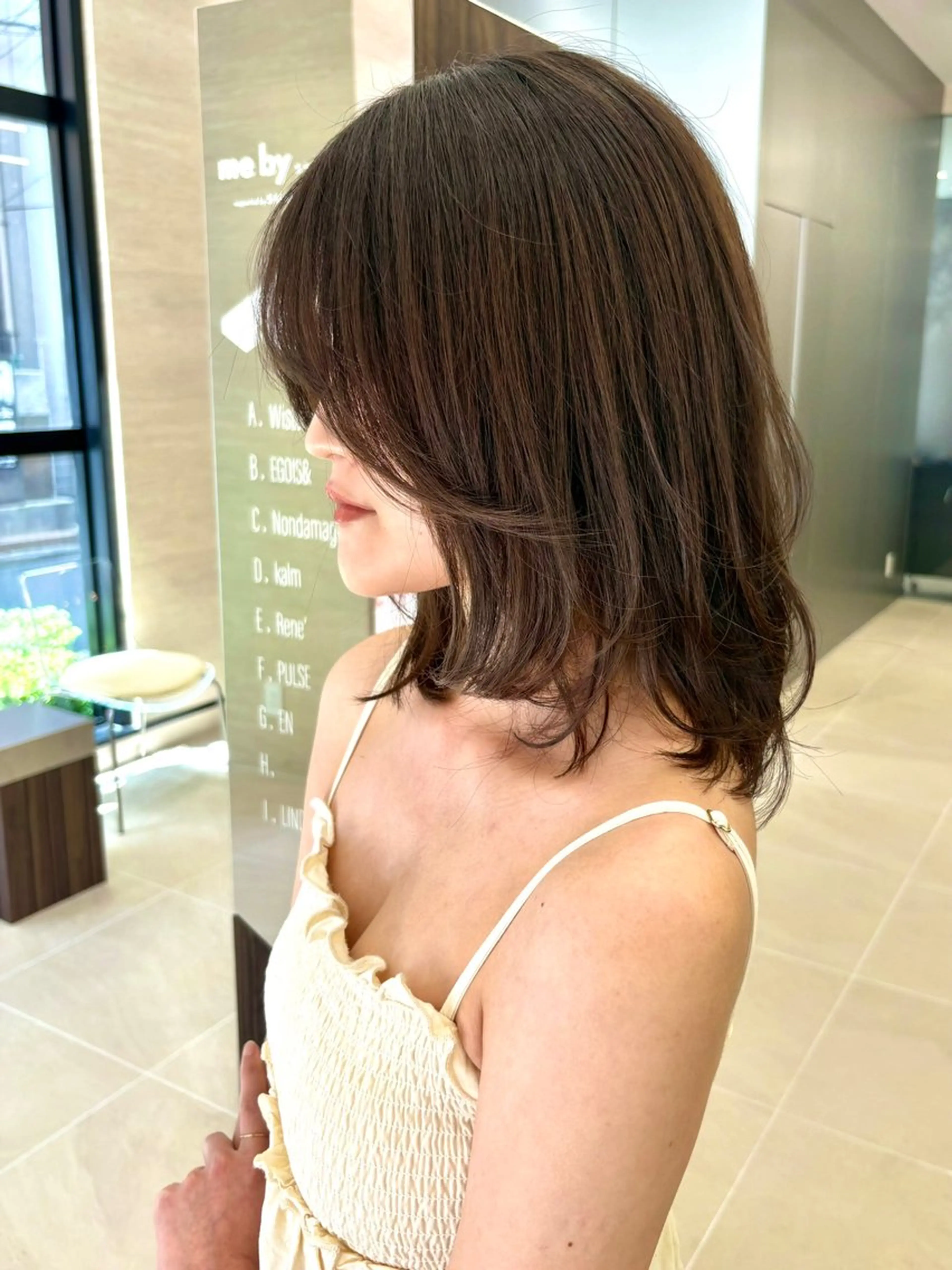 ミディアム カット PULSE yokohama所属・レイヤー |オリーブ |ヘーゼルベージュのヘアスタイル
