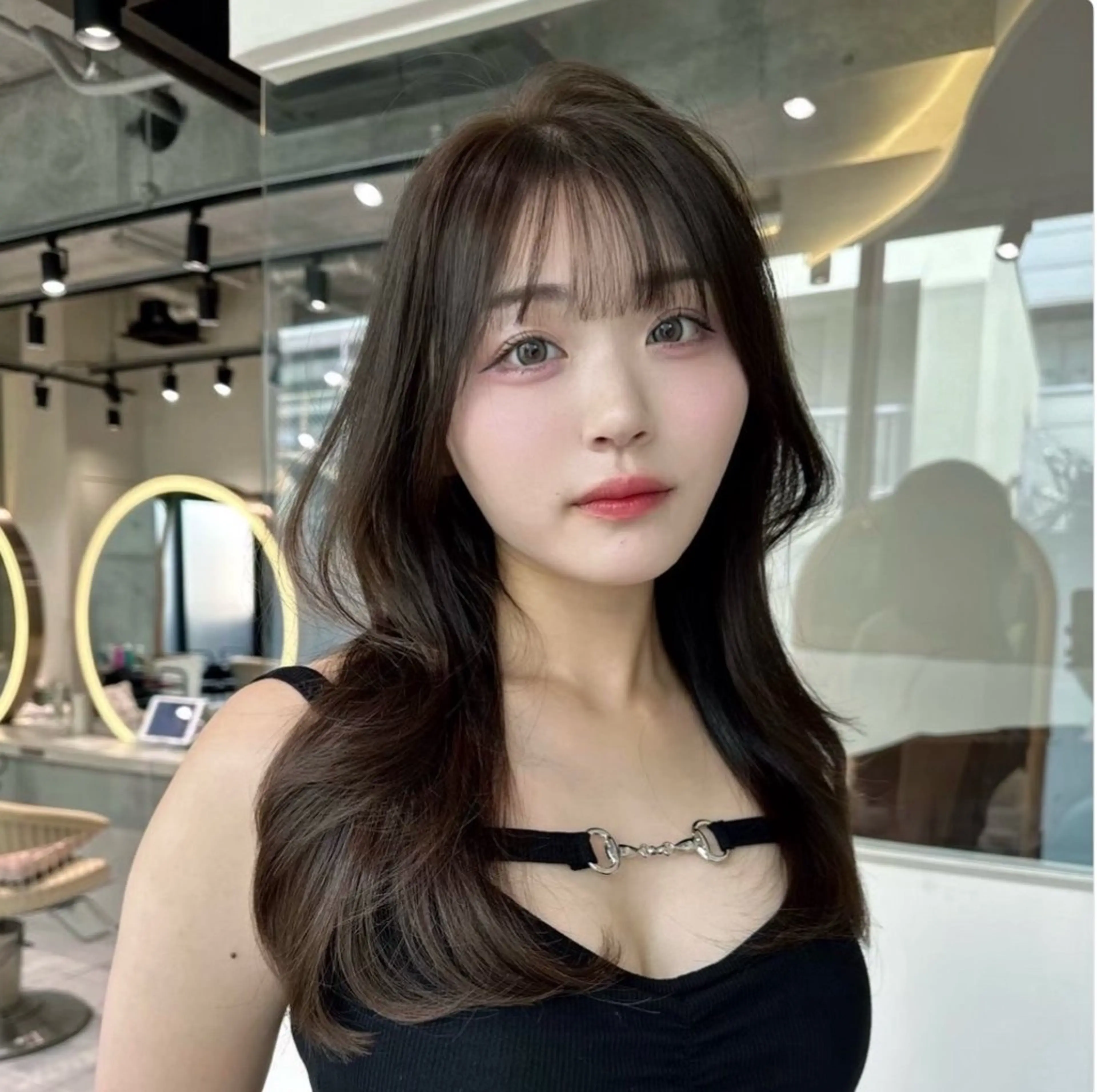 ロング アッシュ アッシュグレー アッシュグレージュ 韓国風ヘア ワンホンヘア ヘアカラー Lond Role所属・🎀透明感カラー shizuka🎀のヘアスタイル