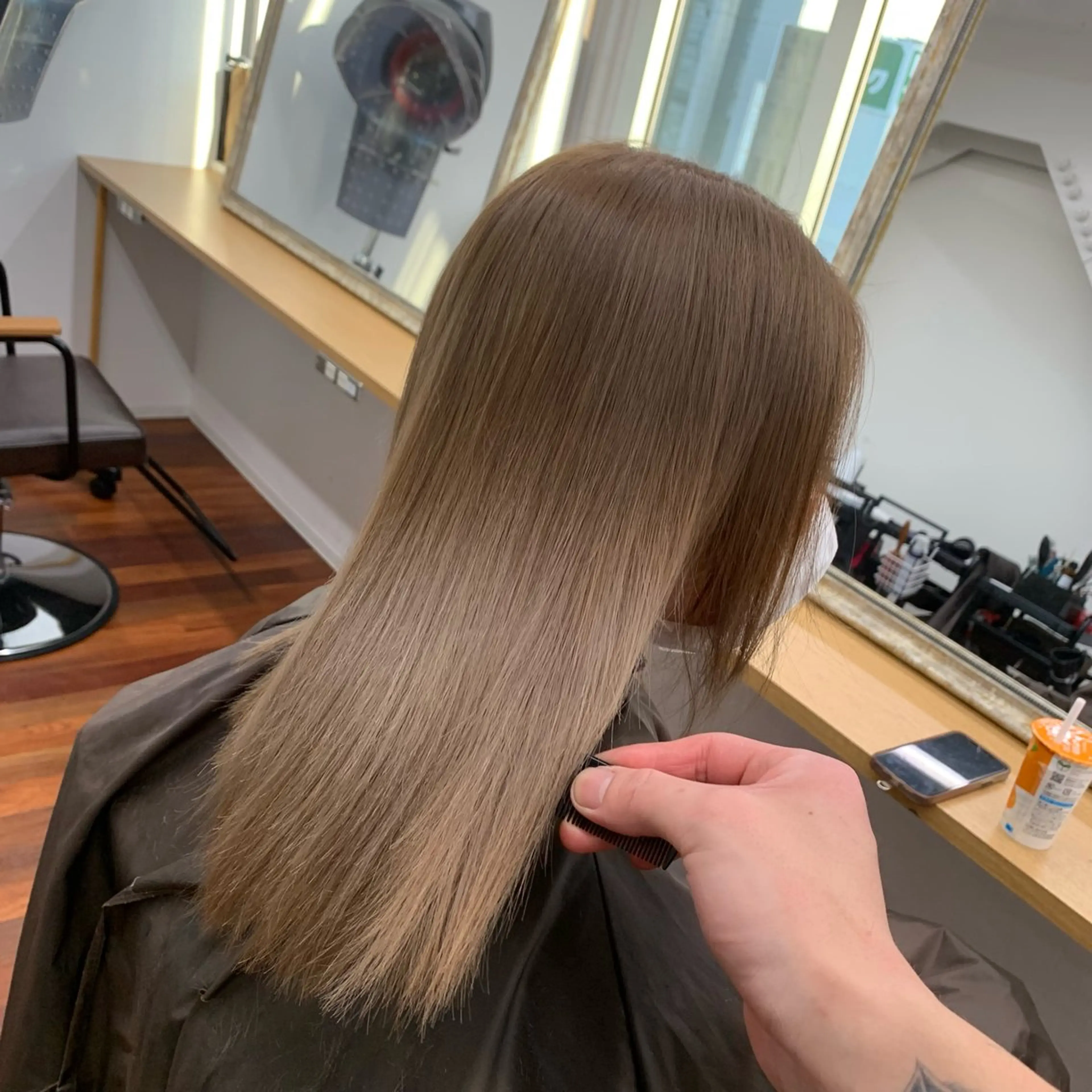 ミディアム カラー ヘアアレンジ ベージュカラー カット ヘアカラー トリートメント グランルッソ所属・岡山× バレイヤージュカラーのヘアスタイル