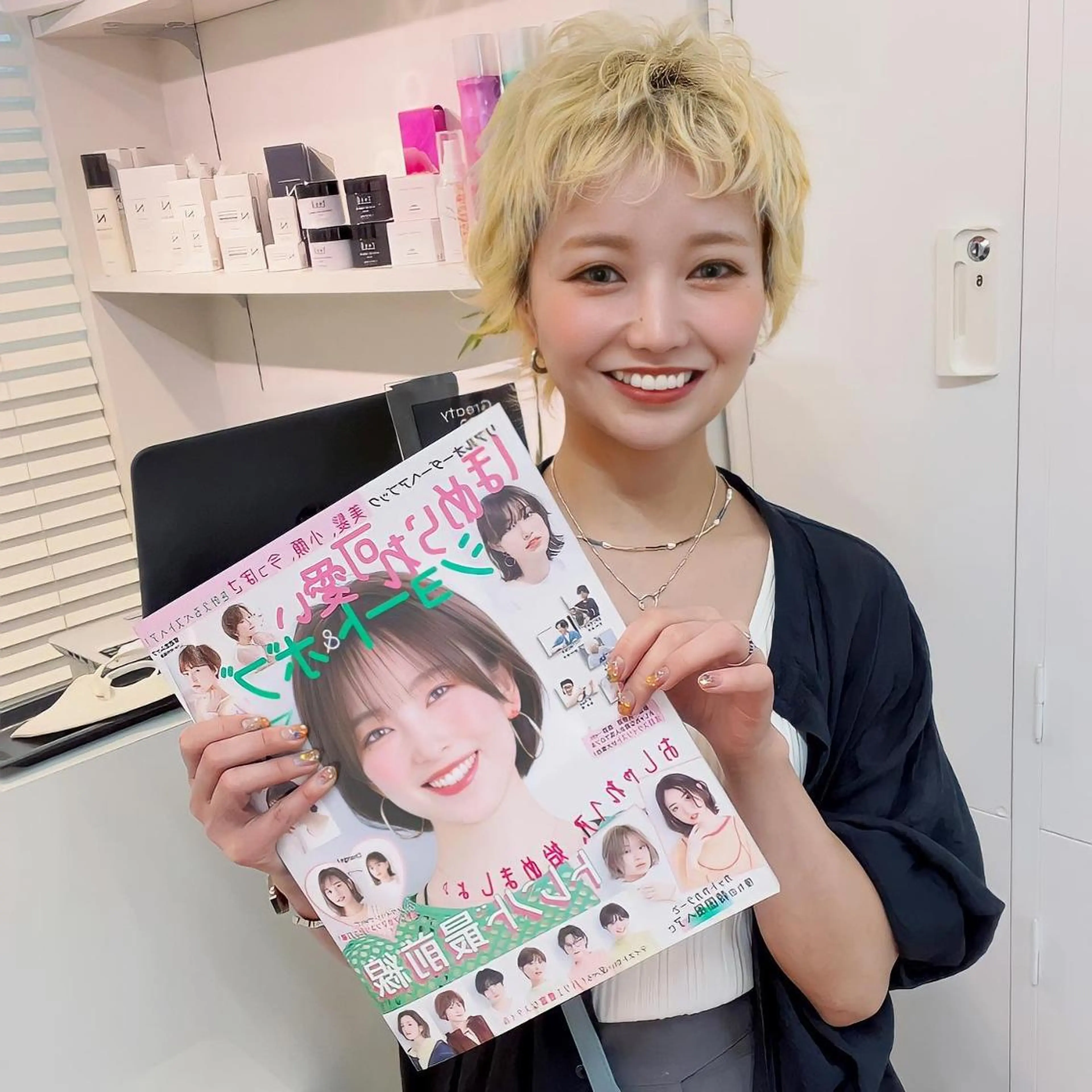 ミディアム カラー ヘアアレンジ ベージュカラー ハイライトカラー インナーカラー 韓国風カラー オレンジ 韓国/髪質改善💘 櫻井かれんのヘアスタイル