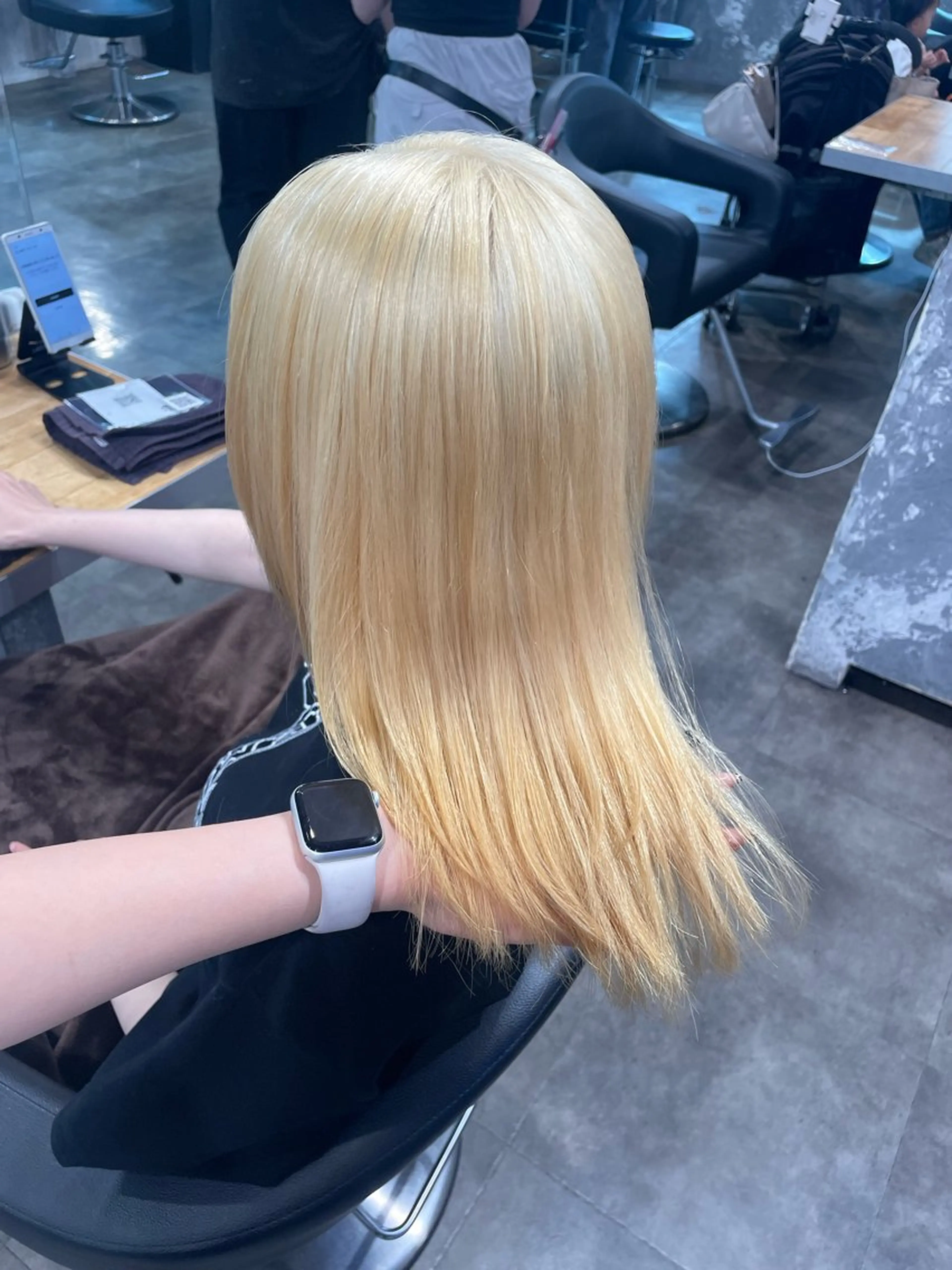 ミディアム カラー ヘアカラー ハイトーンブロンド 横浜💞ミオのヘアスタイル