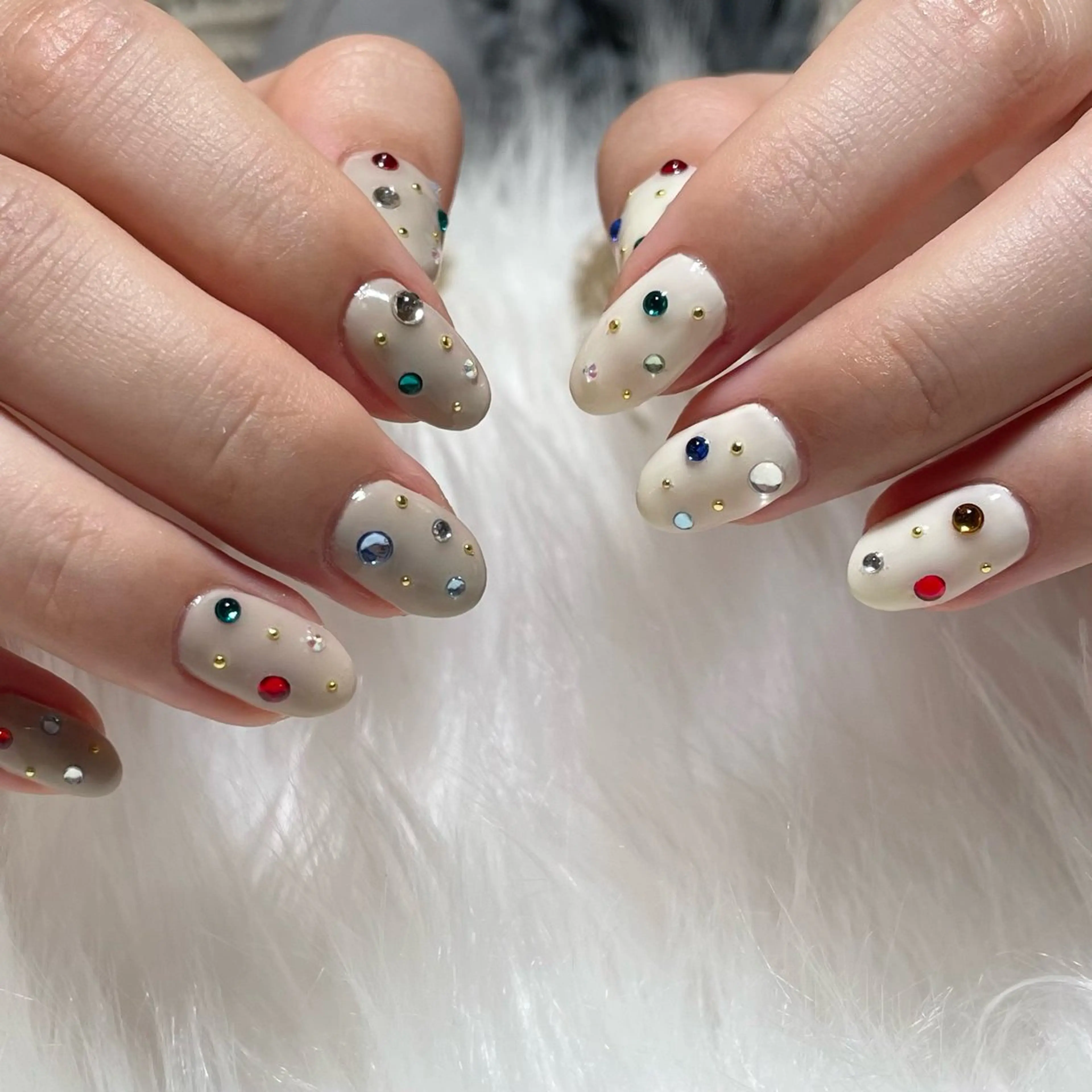ネイル 持ち込み ストーンネイル neige Kouzukiのネイルデザイン