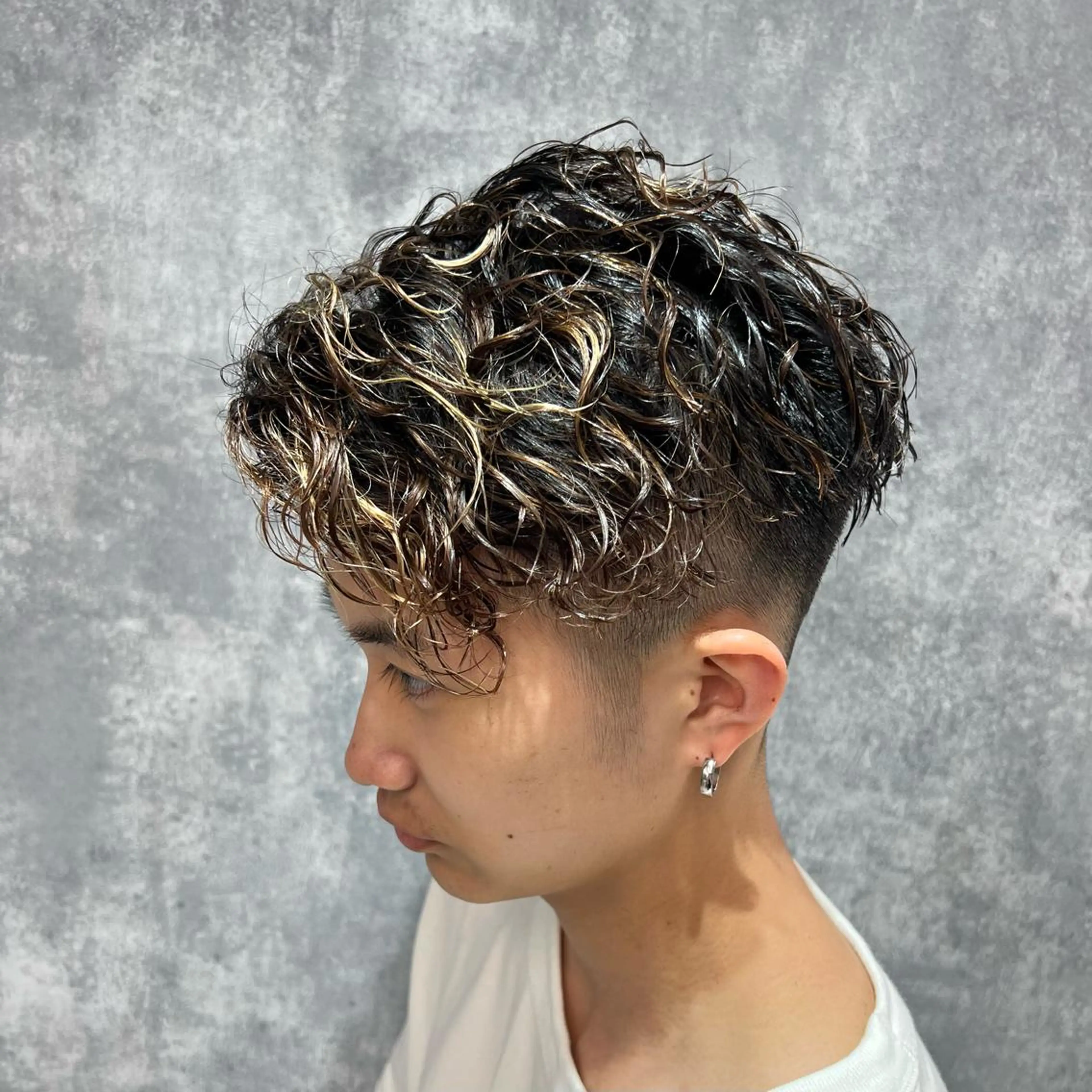 カラー パーマ メンズ 👑高評価多数エク ステ×ハイトーン唯澄のヘアスタイル