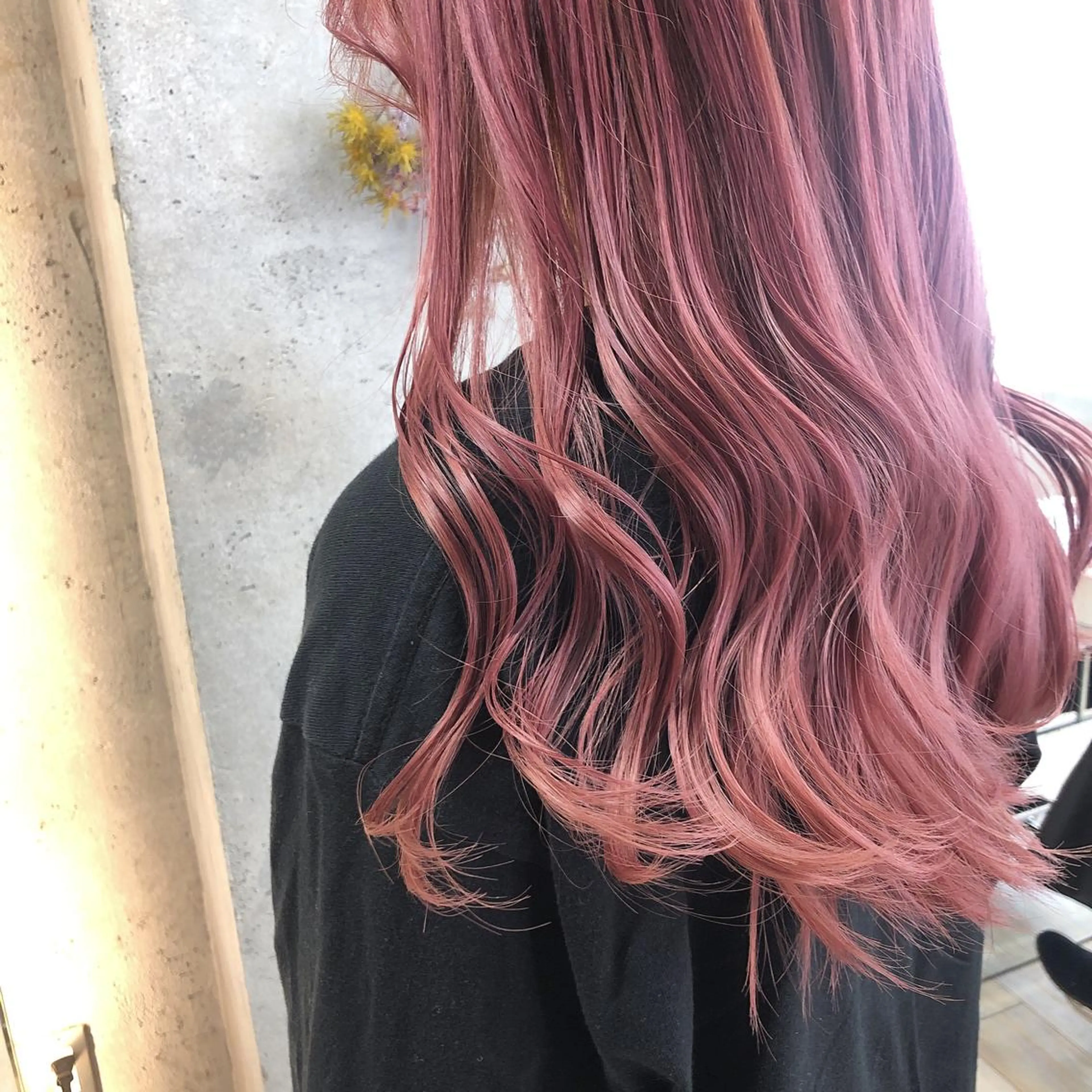 ロング カラー ピンクカラー wakana 【ブリーチカラー】のヘアスタイル