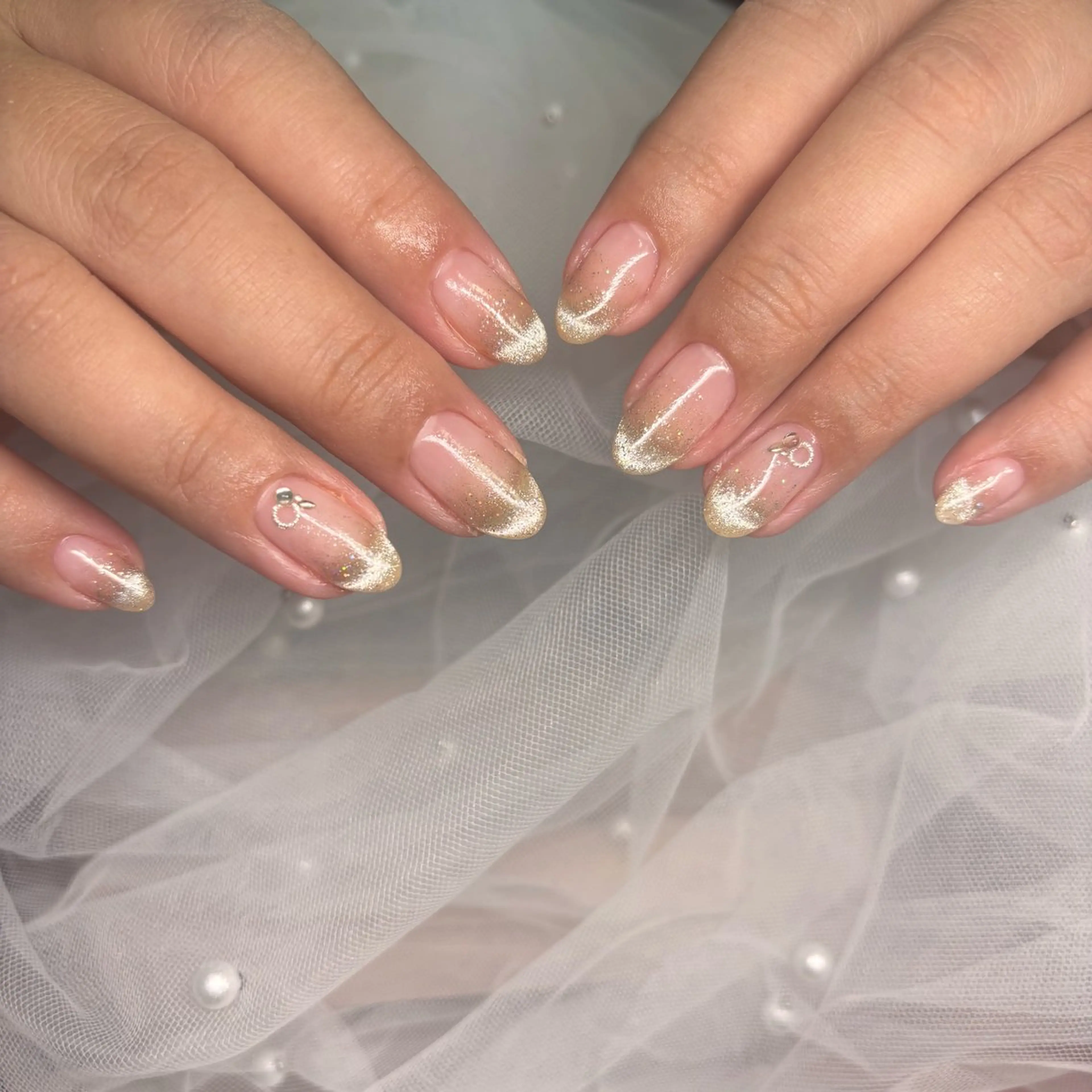 ネイル フレンチネイル マグネットネイル マグネットフレンチ ハンドネイル RE💟N.NAIL ラテン系お姉さんのネイルデザイン