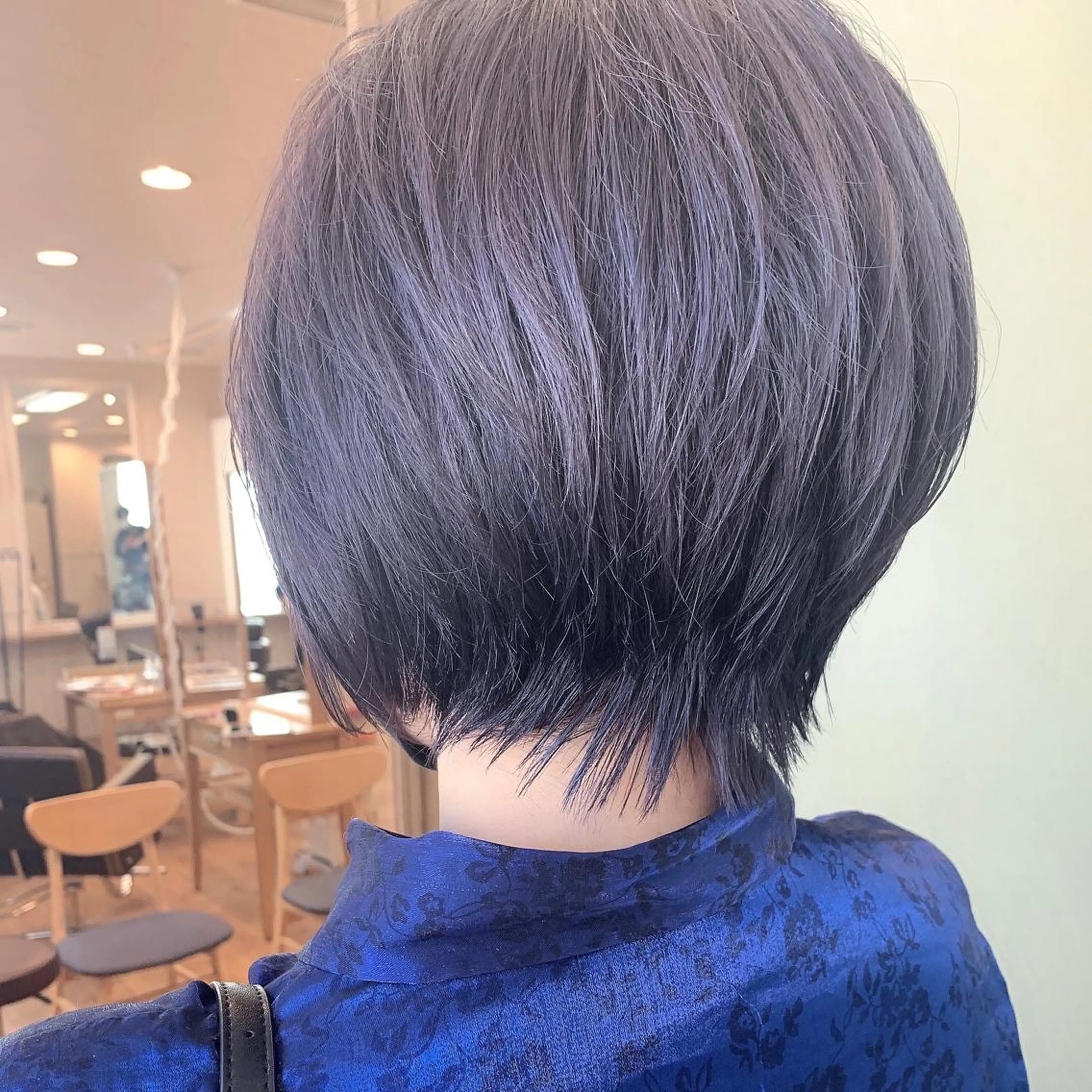 ショート カラー ブルーカラー ブルーバイオレット バイオレットカラー くびれヘア ショートヘア カット ヘアカラー NUMBER_ ユイナのヘアスタイル